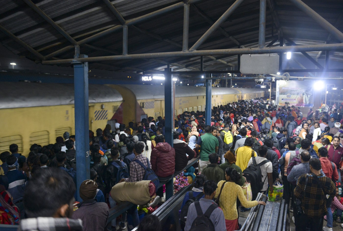 stampedo, indija, železniška postaja