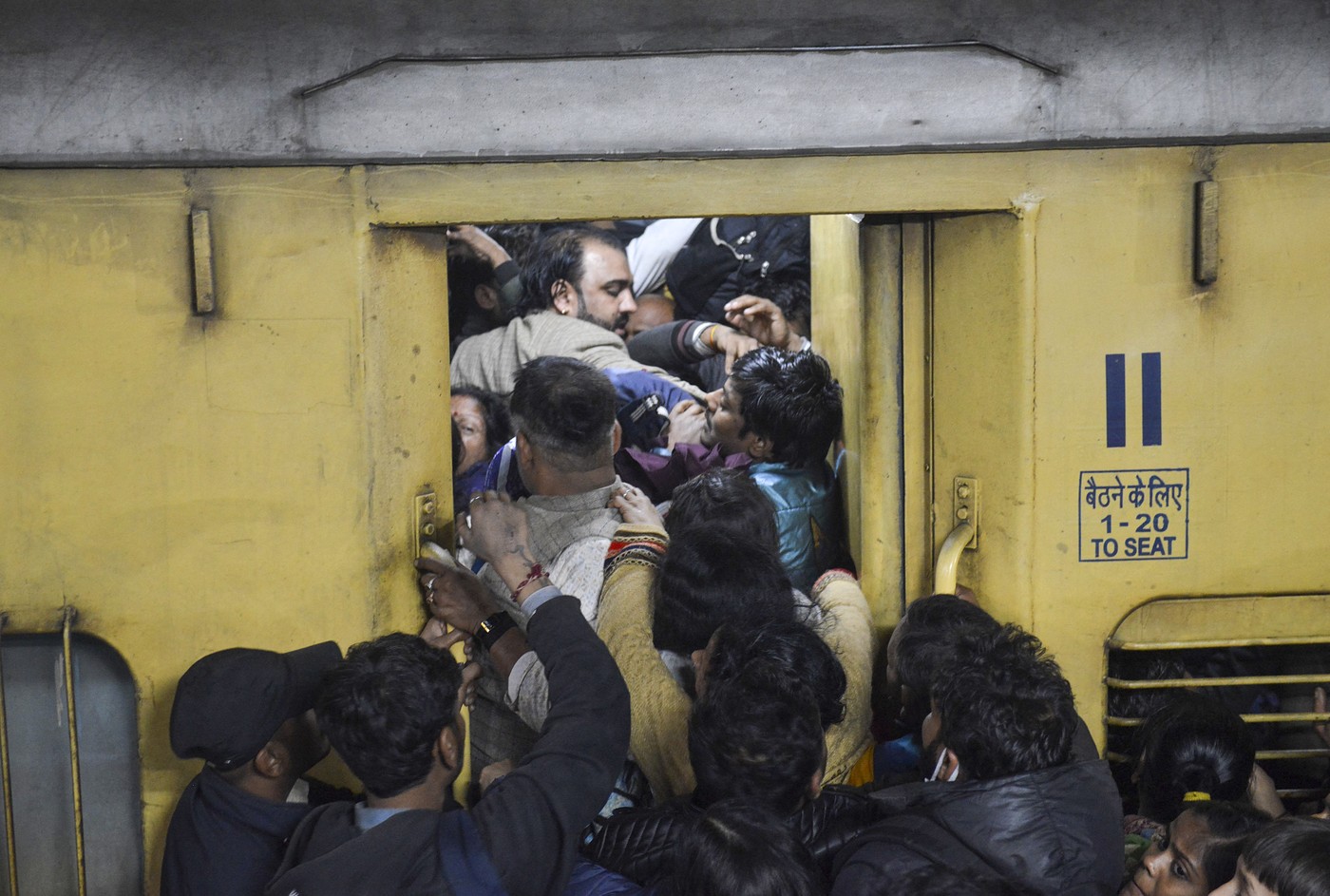 stampedo, indija, železniška postaja