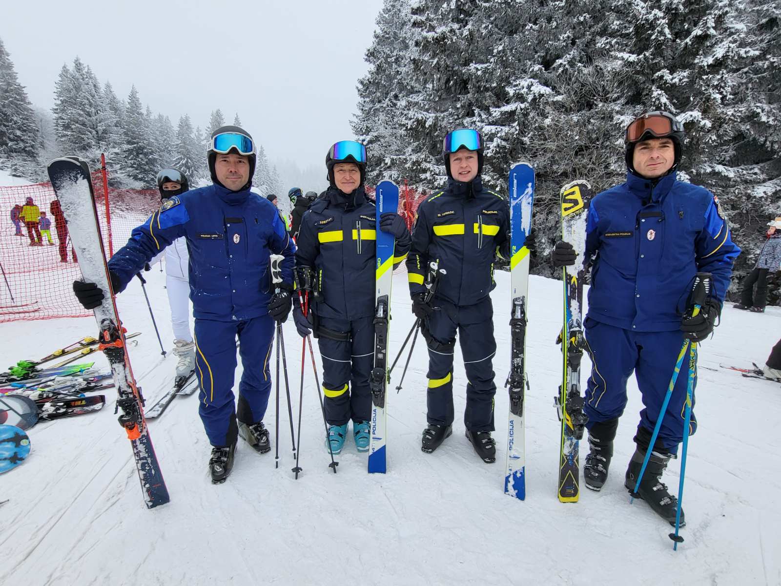 slovenska in hrvaška policista