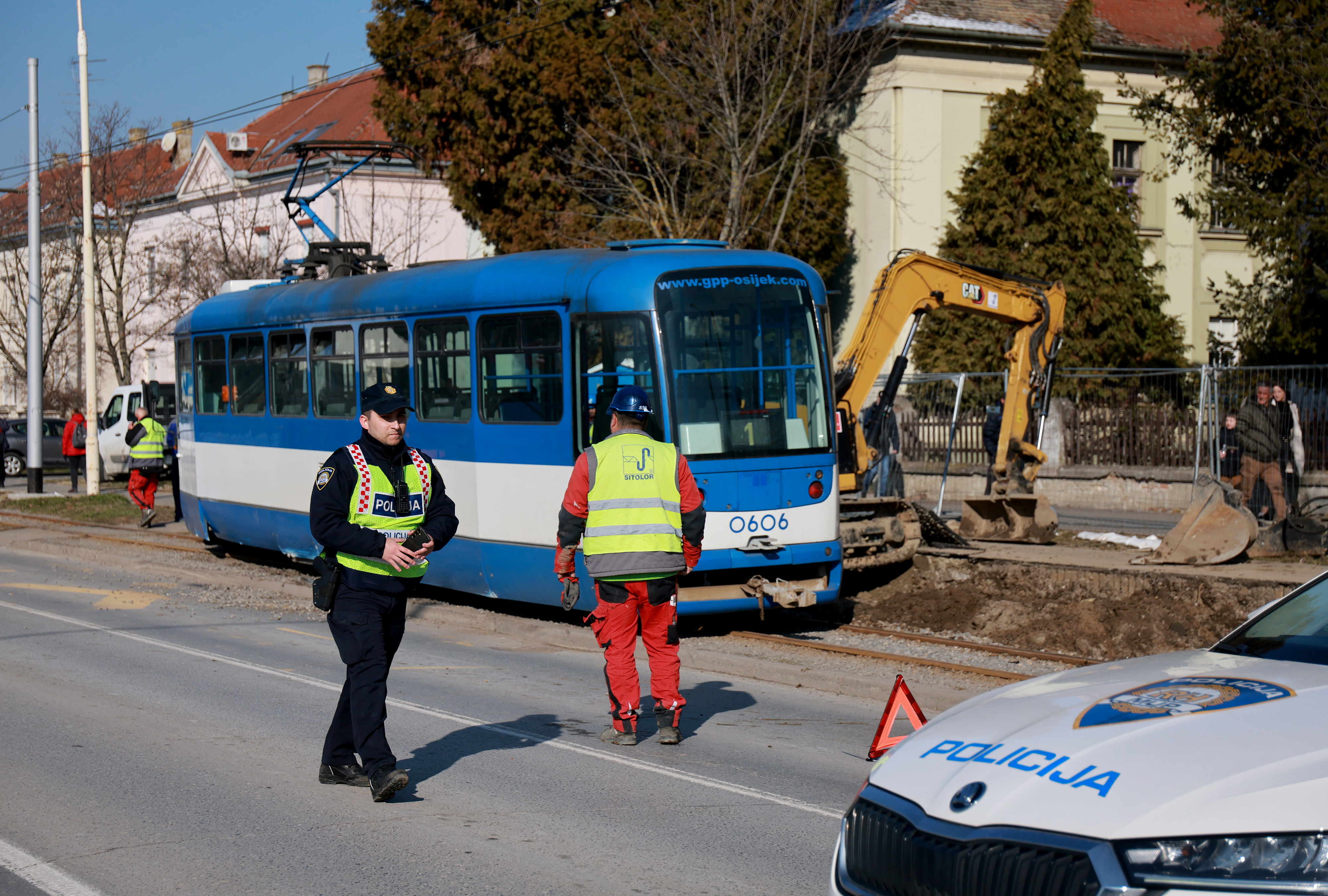 Nesreča bagra in tramvaja v Osijeku (Foto: Davor Javorovic/PIXSELL/F.A.BOBO)