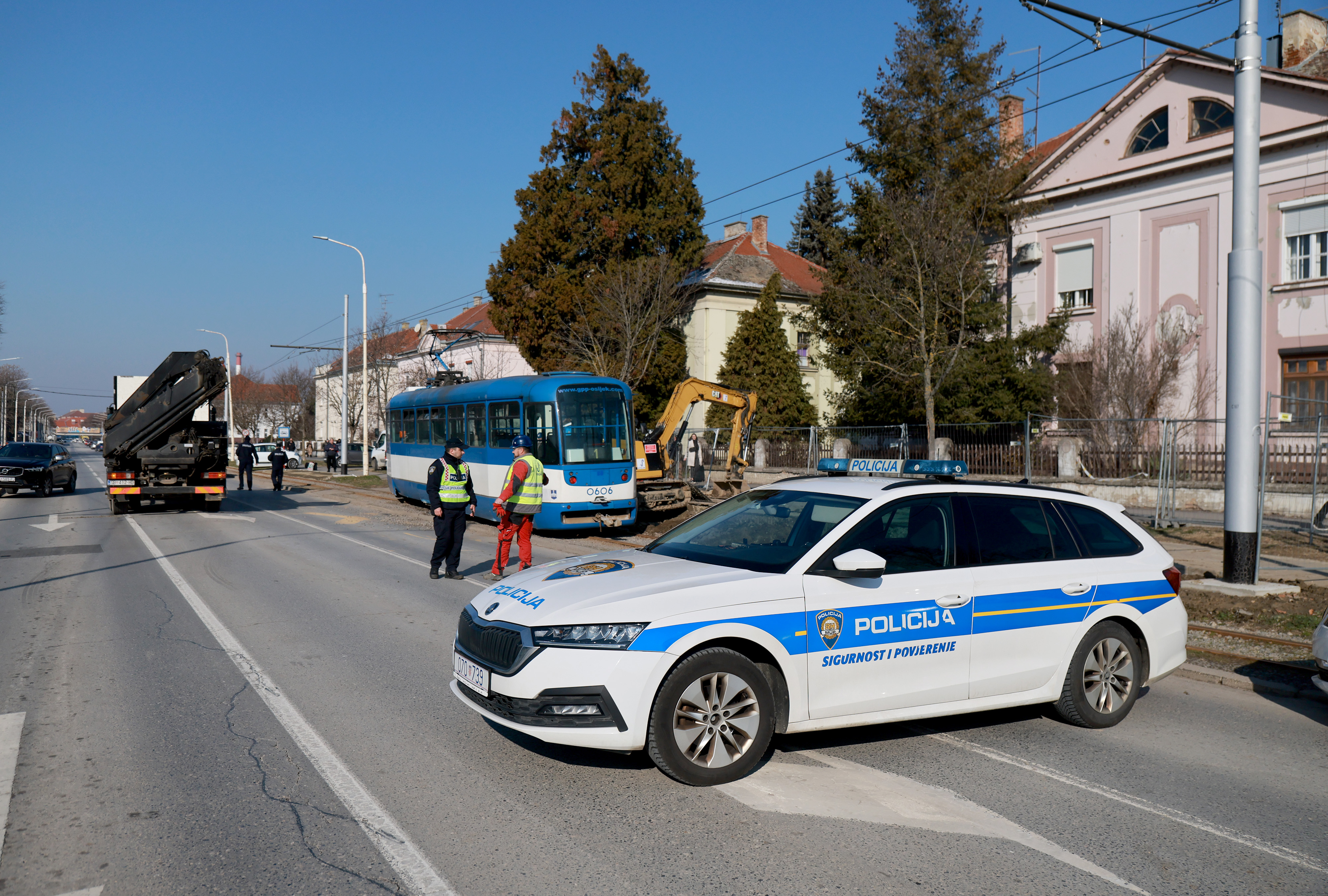 Nesreča bagra in tramvaja v Osijeku (Foto: Davor Javorovic/PIXSELL/F.A.BOBO)