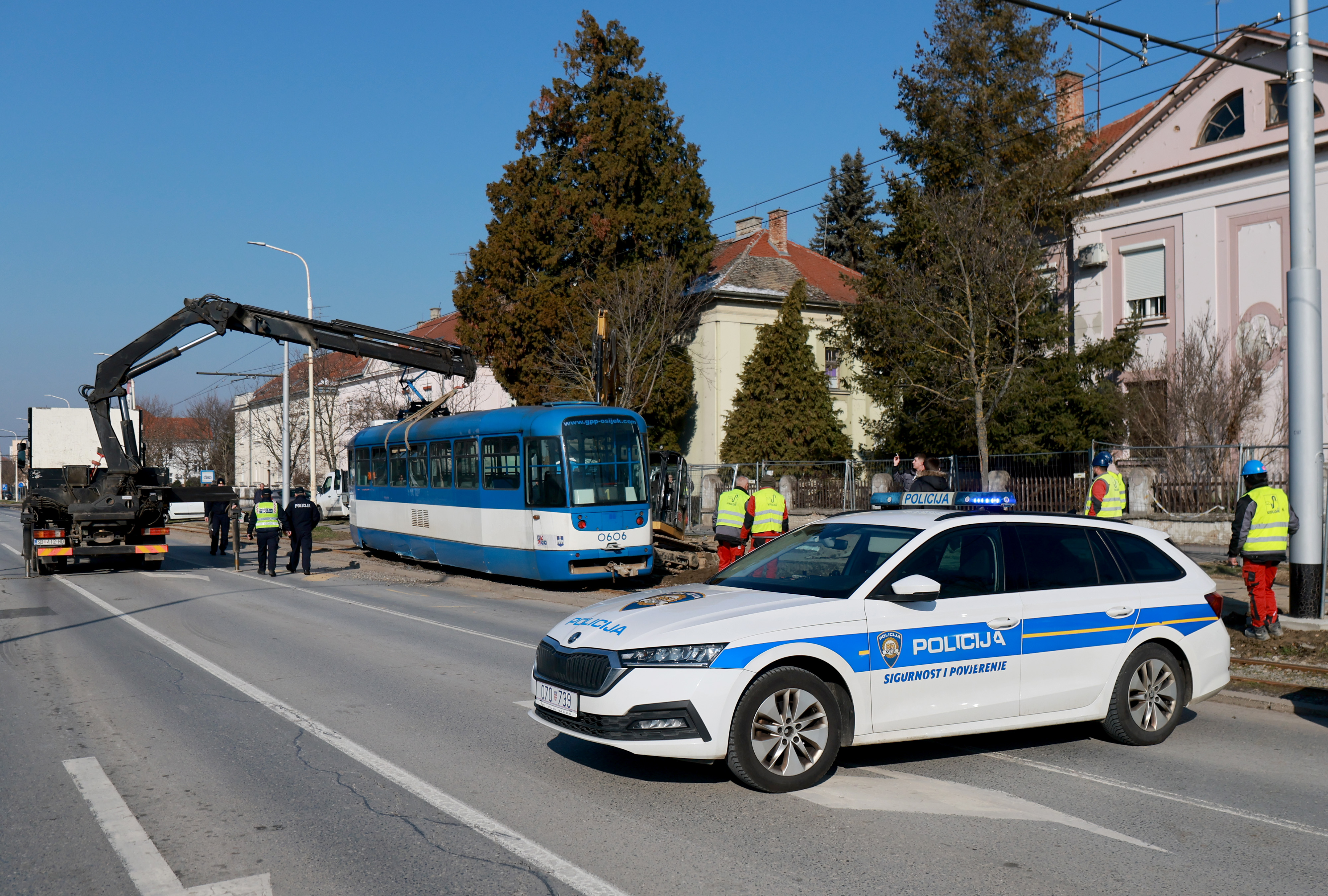 Nesreča bagra in tramvaja v Osijeku (Foto: Davor Javorovic/PIXSELL/F.A.BOBO)