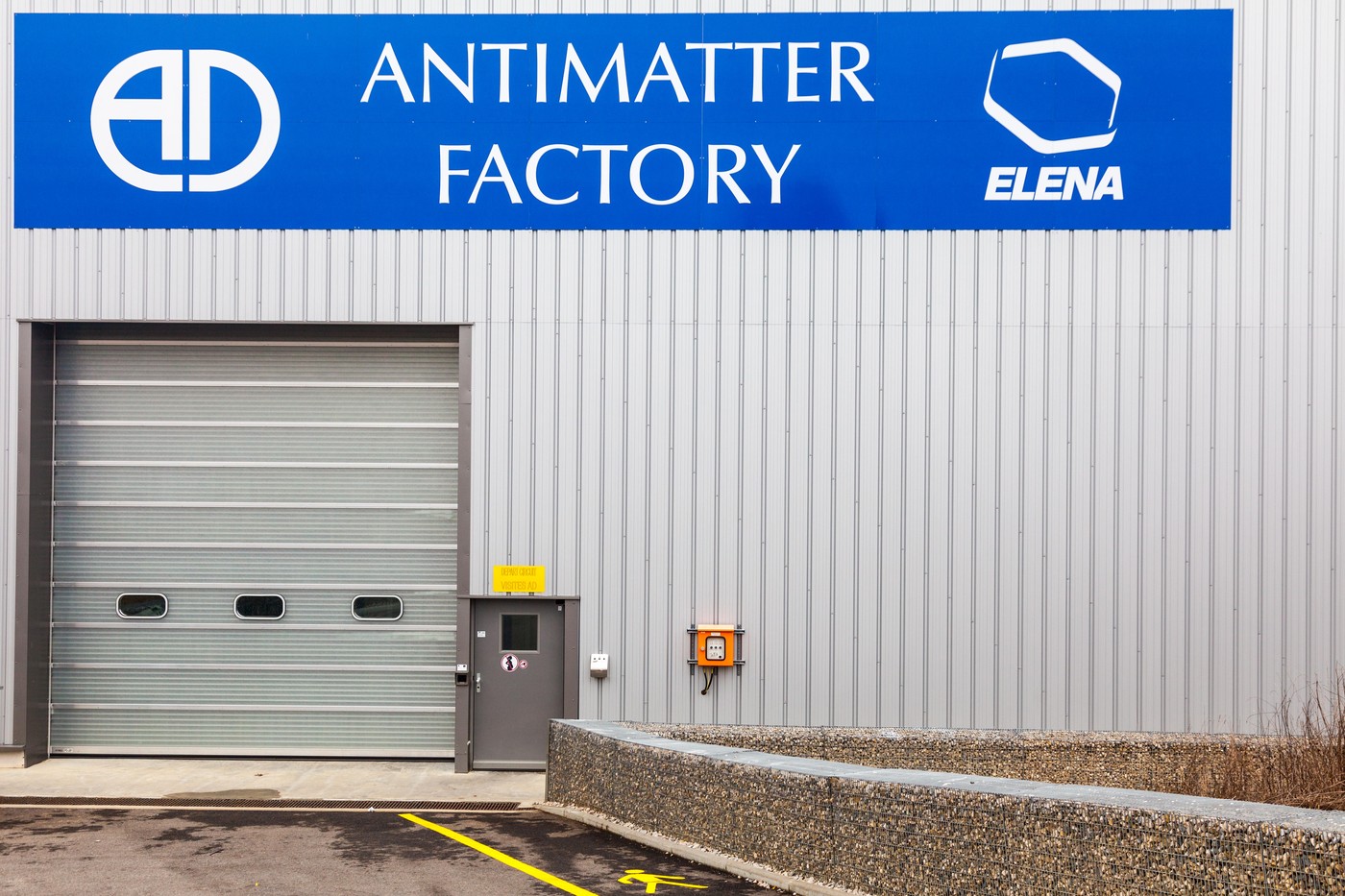 Tovarna anitmaterije, CERN, pospeševalnik, antimaterija,, antisnov, fizika