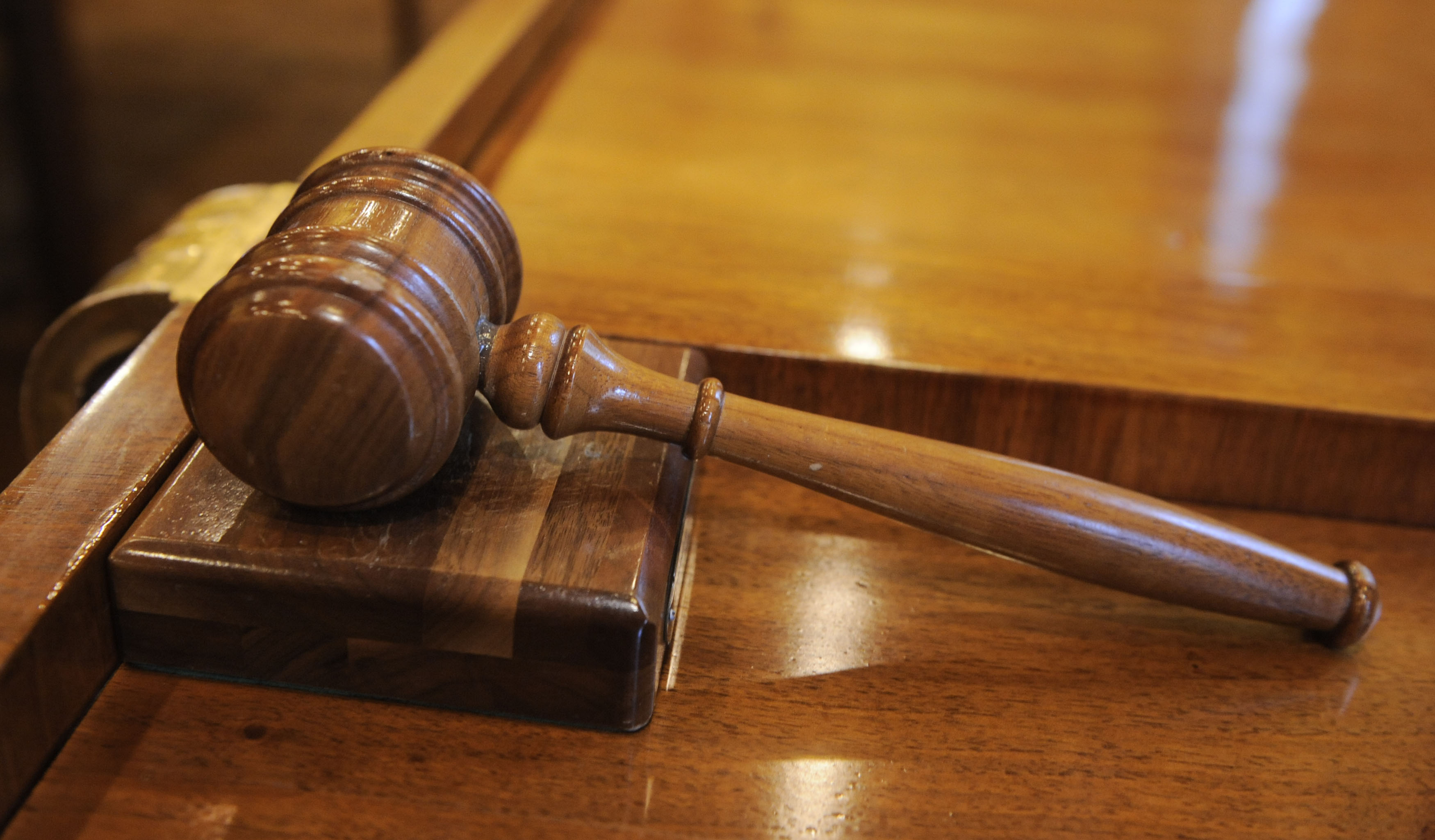 USTAVNI SODNIKI USTAVNO SODISCE USTANOVITEV OBCINE MIRNA IN ANKARAN LESENO KLADIVO