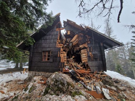 grs_kamnik-intervencije-velika_planina-10_03_2025-foto_ales_hocevar-1-463x348