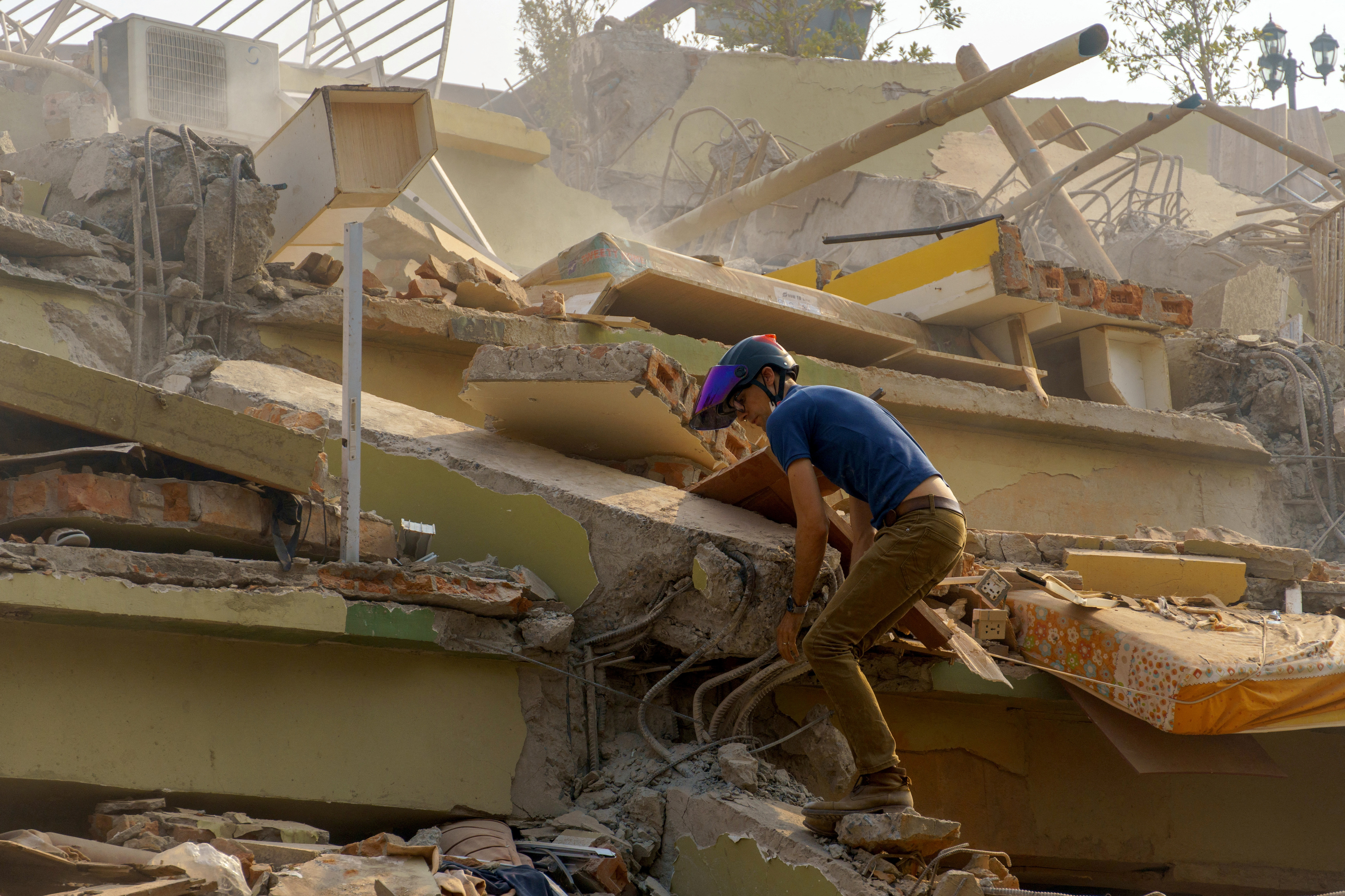 Posledice potresa v Mandalaju (Foto: Stringer/REUTERS)