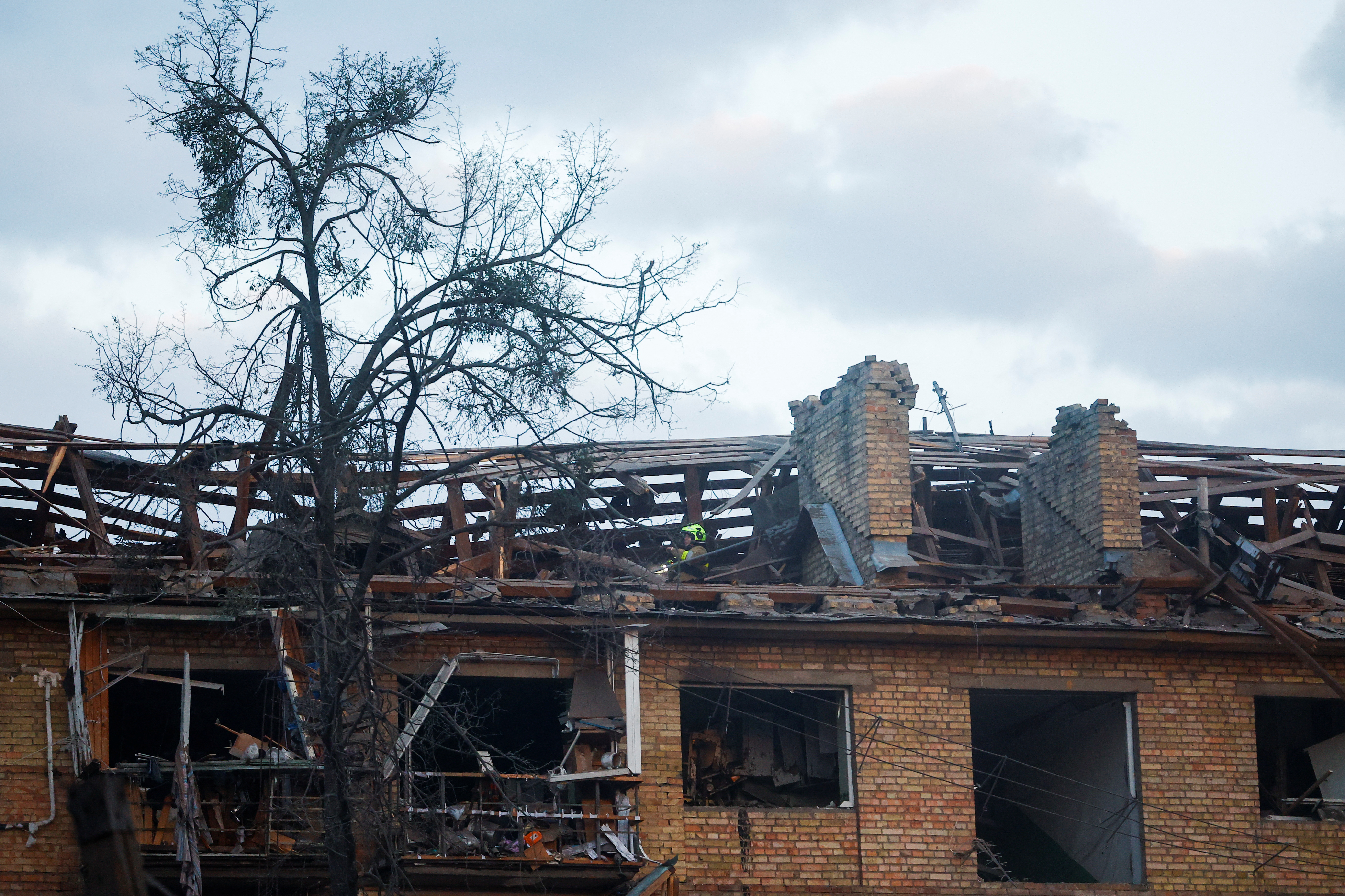 Obsežni zračni napad na Kijev. (Foto: Valentyn Ogirenko/REUTERS)