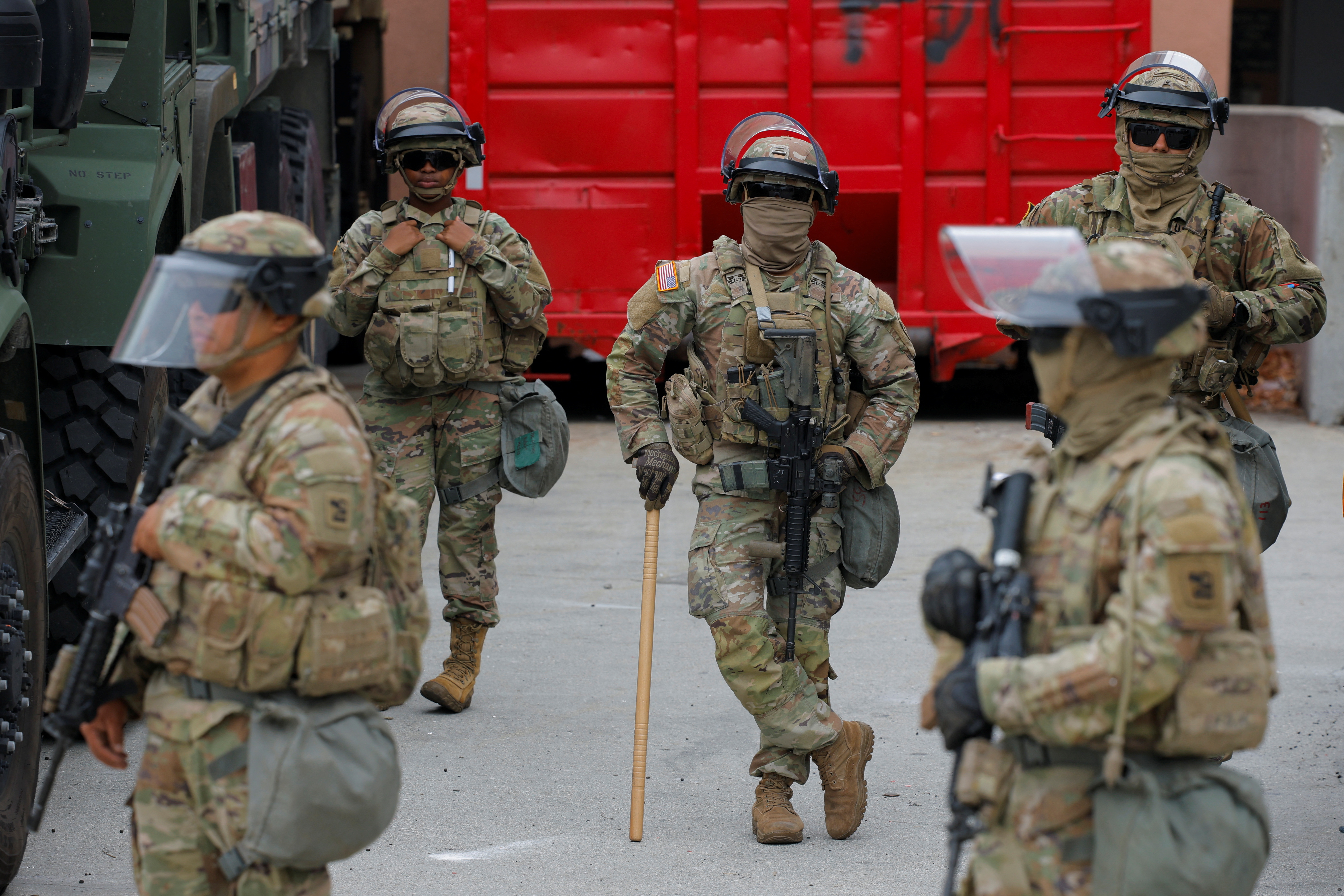 Kalifornijska nacionalna garda že prispela v Los Angeles