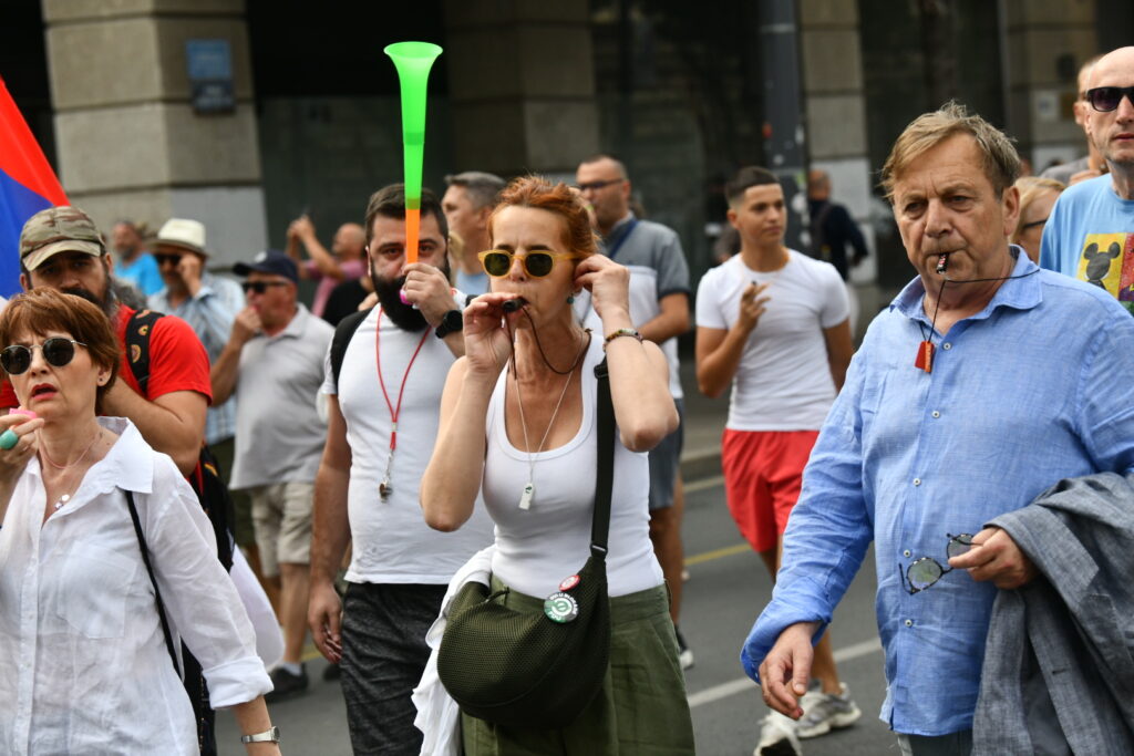 V Beogradu se zbirajo protestniki