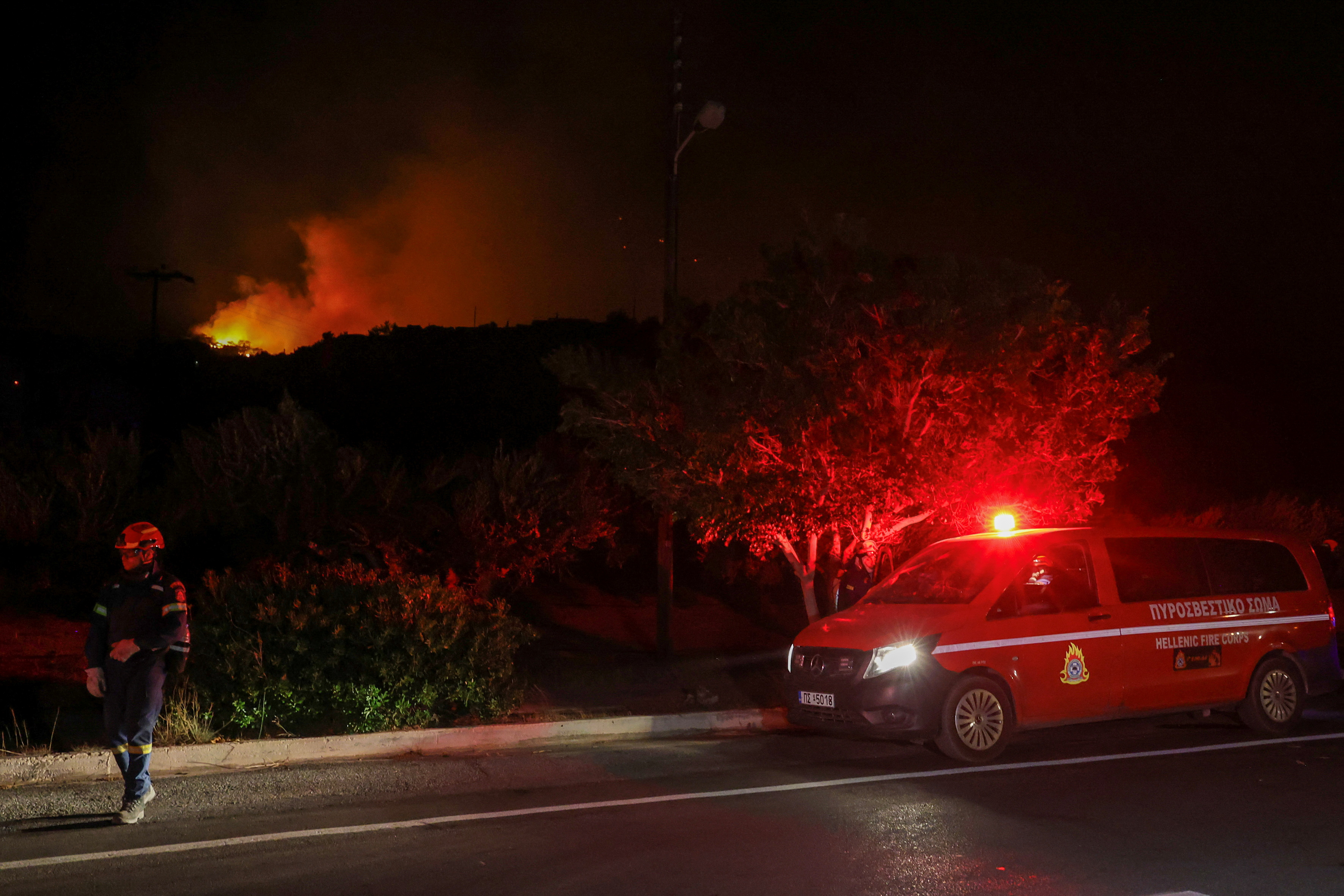 Na vzhodni Kreti divja požar.