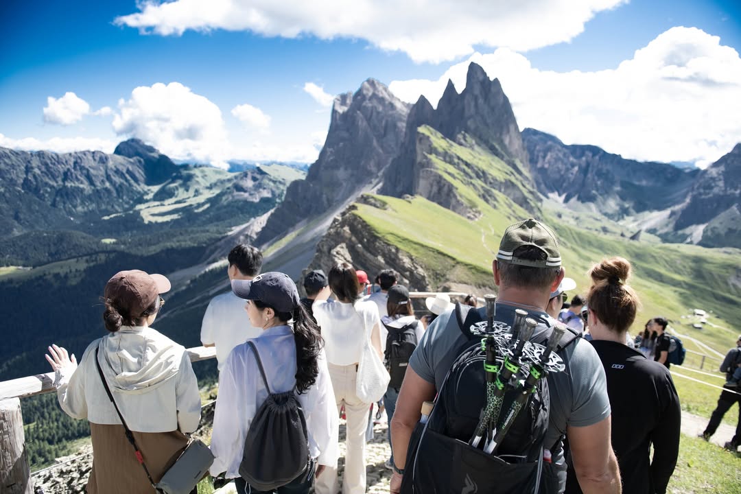 Turisti v italijanskih Dolomitih