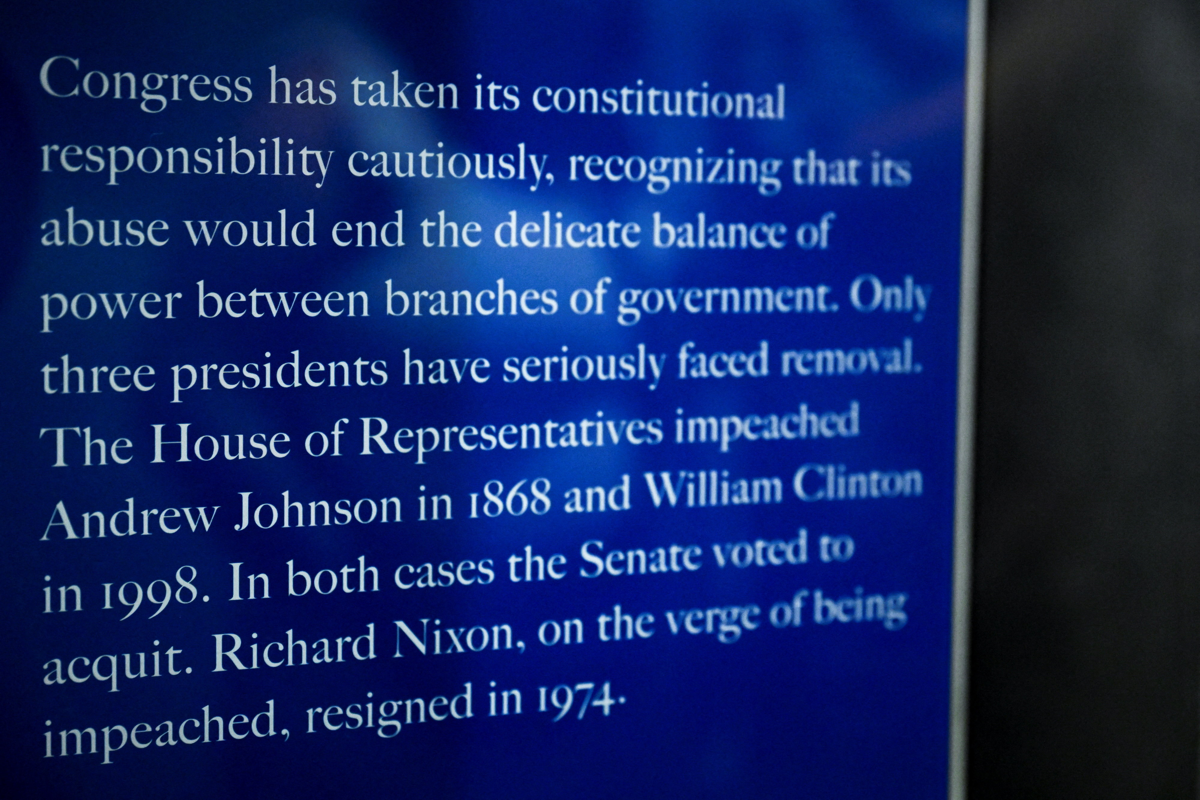 Trumpovega na razstavi o ustavni obtožbi ni več