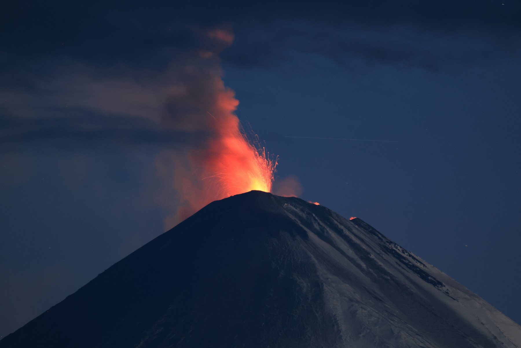 vulkan Krašeninikov Kamčatka Rusija vulkanski izbruh erupcija Foto PROFIMEDIA