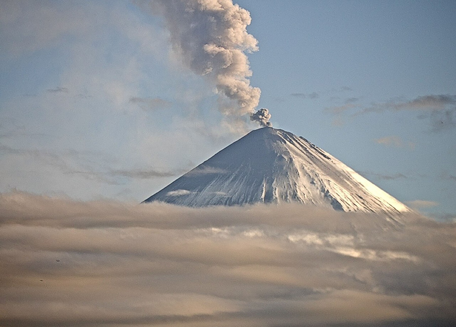 vulkan Krašeninikov Kamčatka Rusija vulkanski izbruh erupcija Foto PROFIMEDIA 2