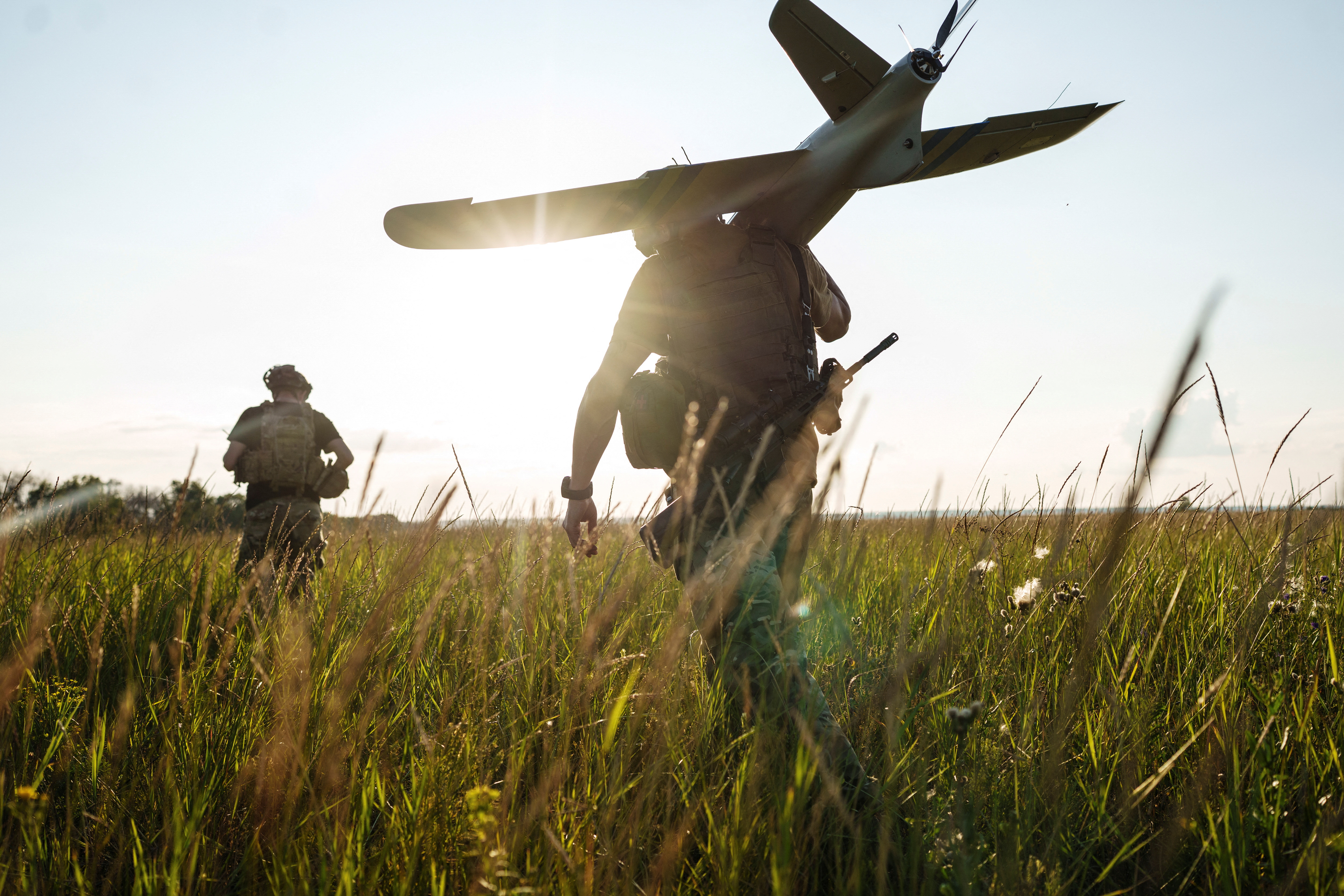 ukrajinski vojak z dronom