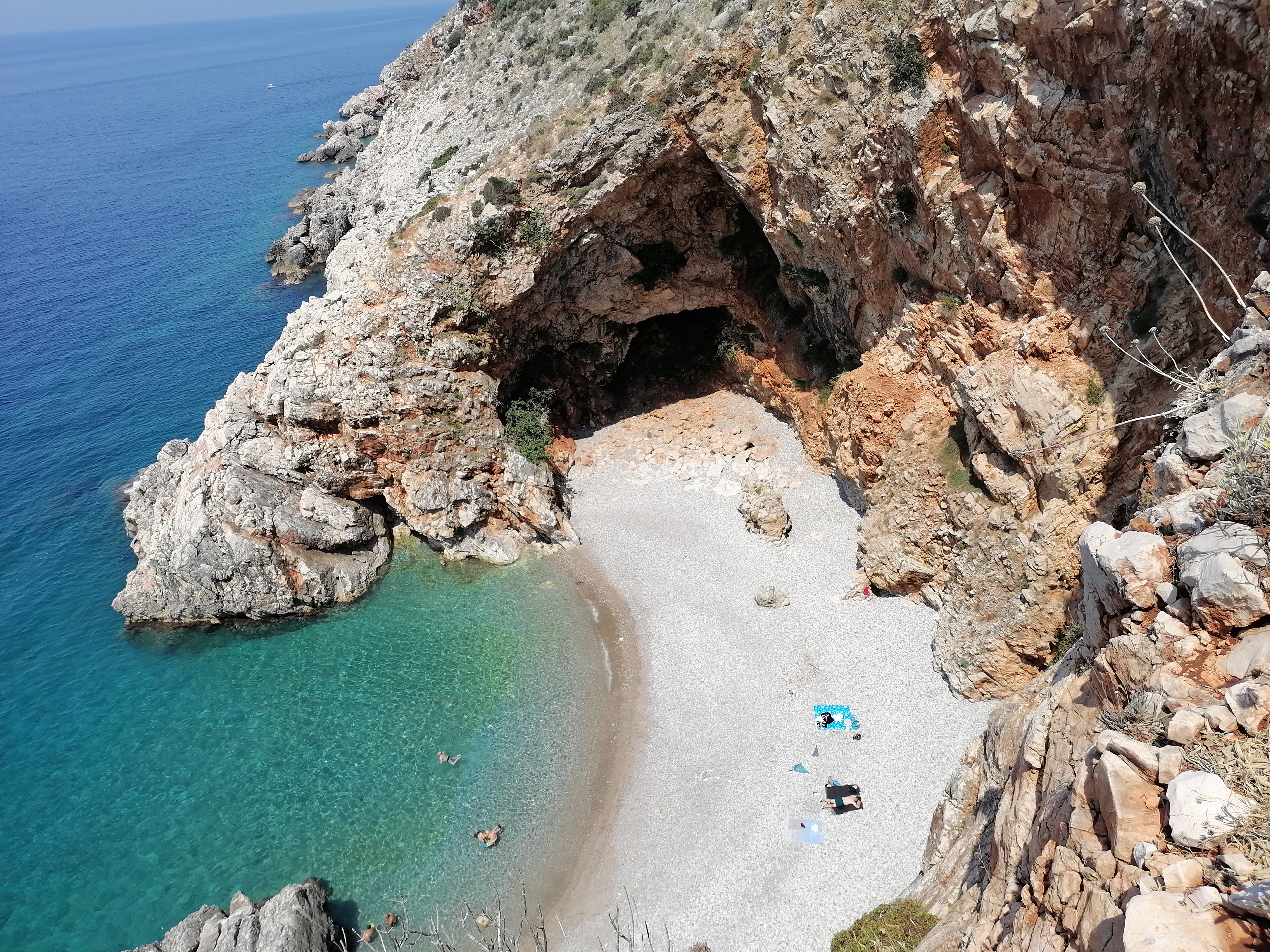 Plaža Crvena stijena v Črni gori