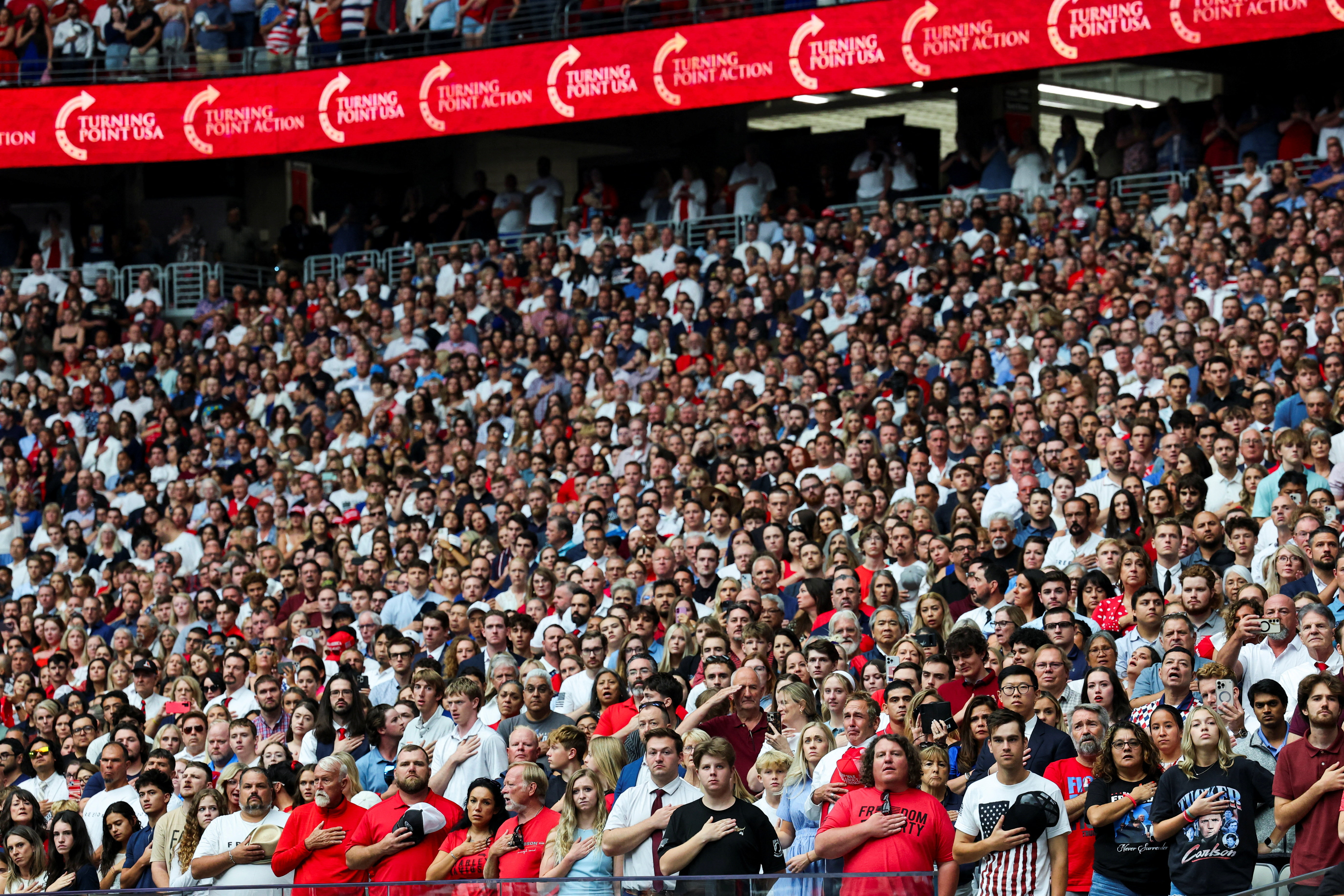 Spominska slovesnost za Charlieja Kirka v Arizoni