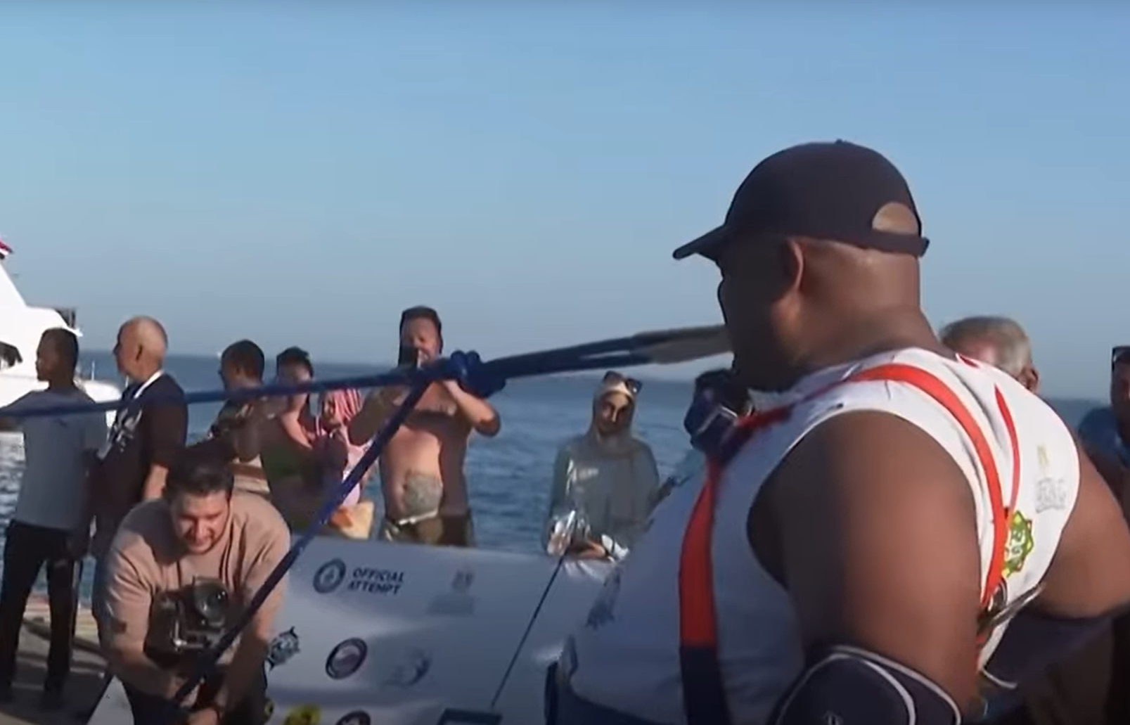 Ašraf Mahrous Guinnessov rekord vleka ladje Foto Zajem zaslona YOUTUBE AP