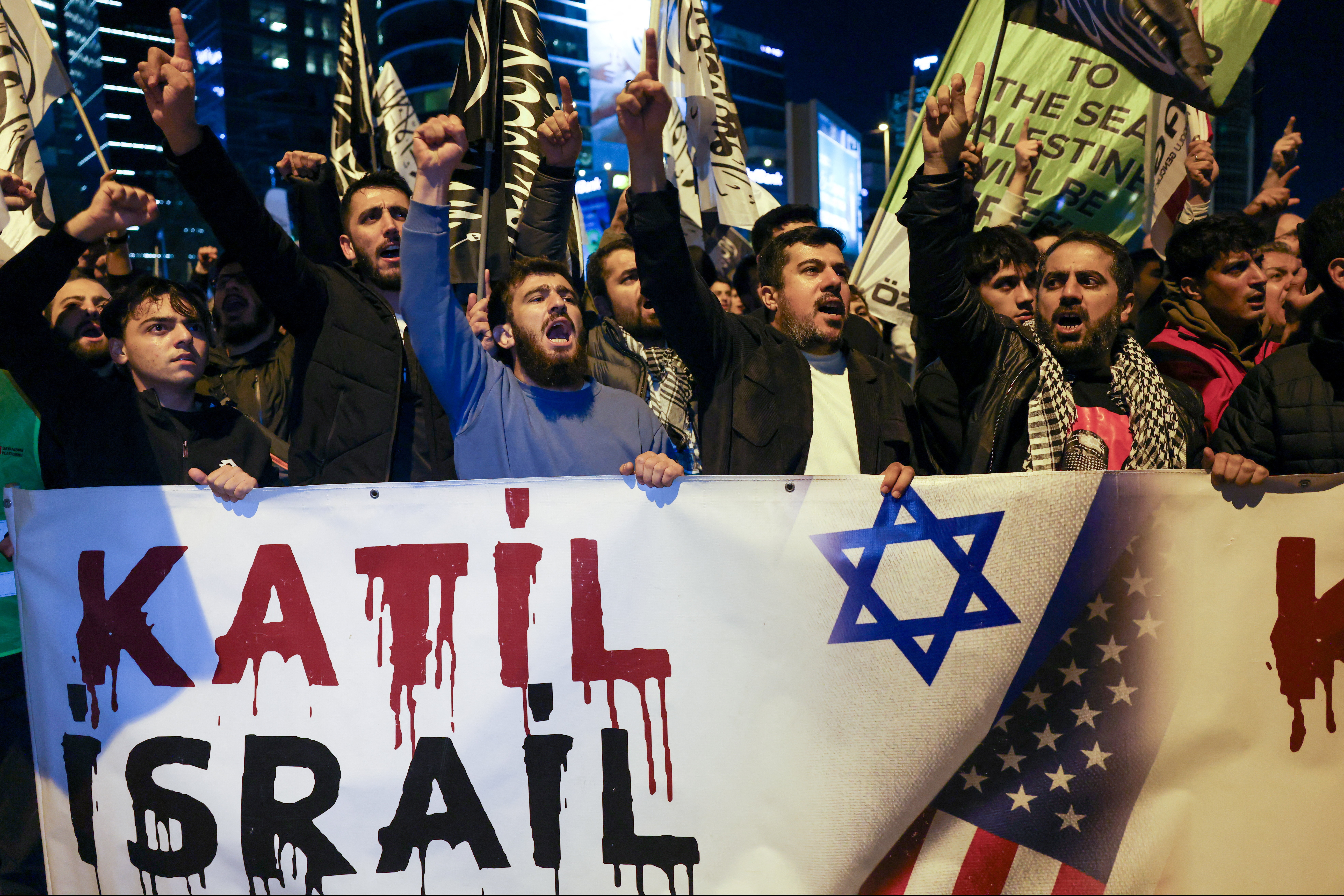 Propalestinski protesti po prestrezanju flotilje Sumud v Istanbulu