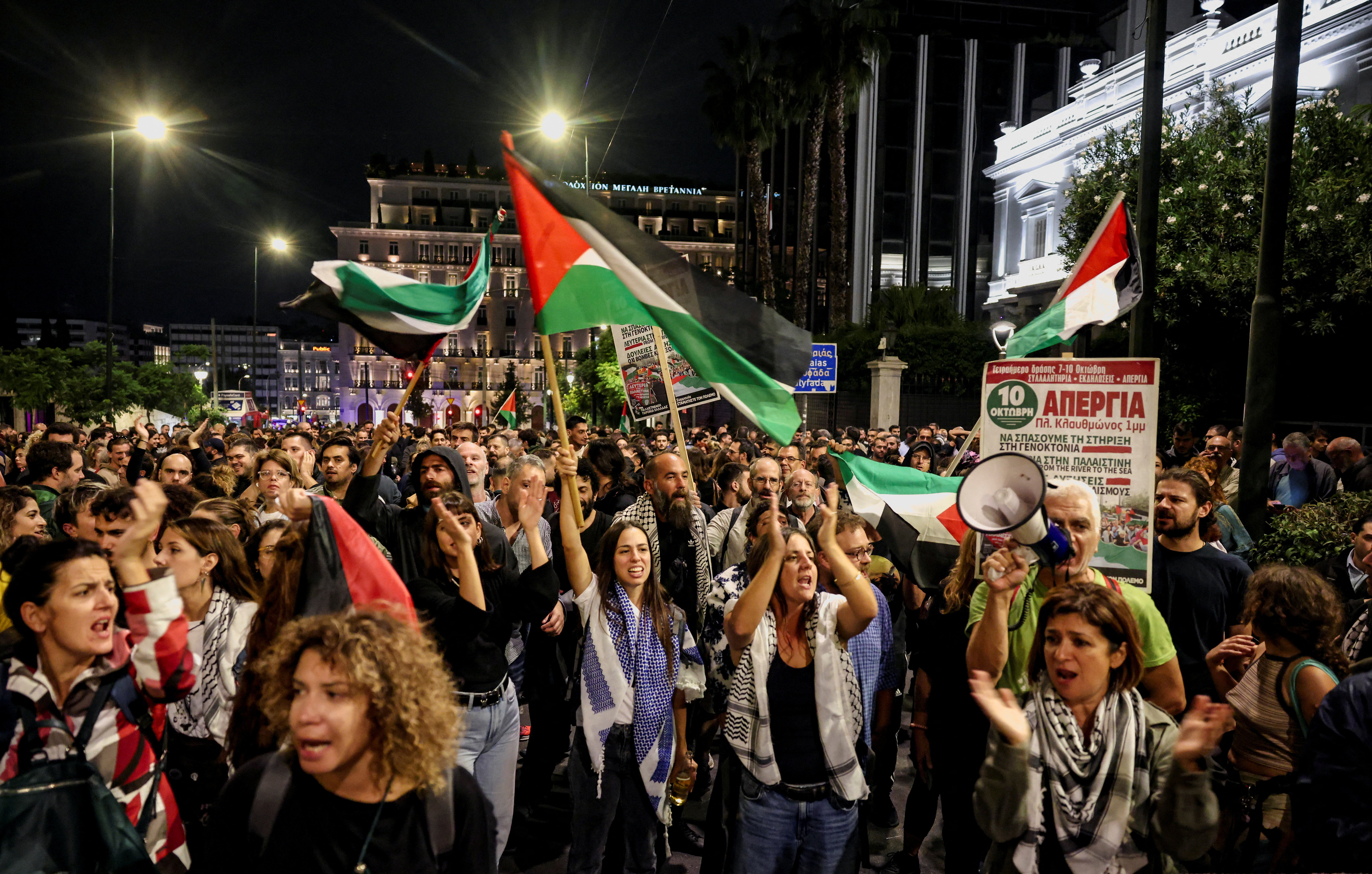 Propalestinski protesti po prestrezanju flotilje Sumud v Atenah