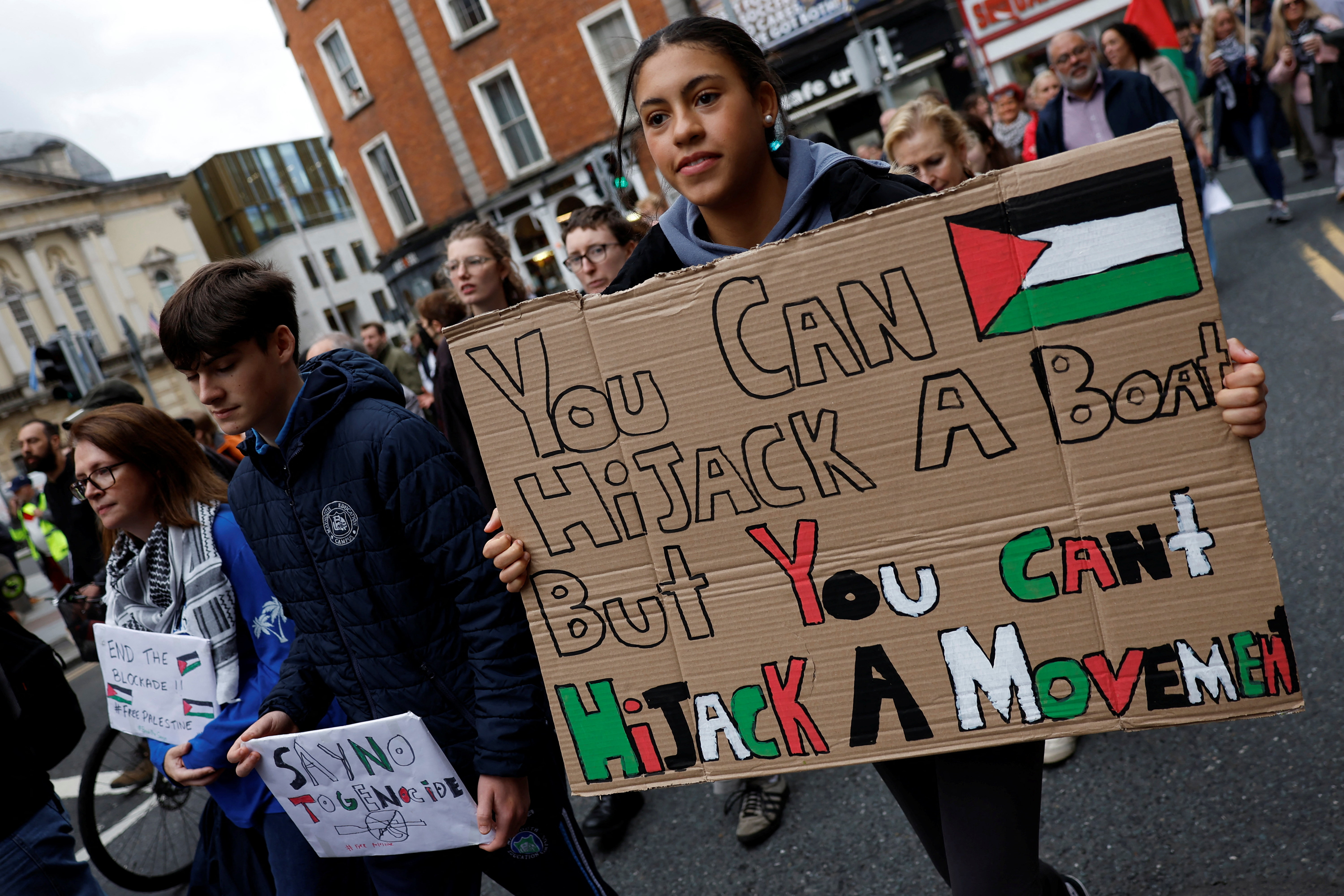 Protest v podpodo humanitarni flotiliji v Dublinu
