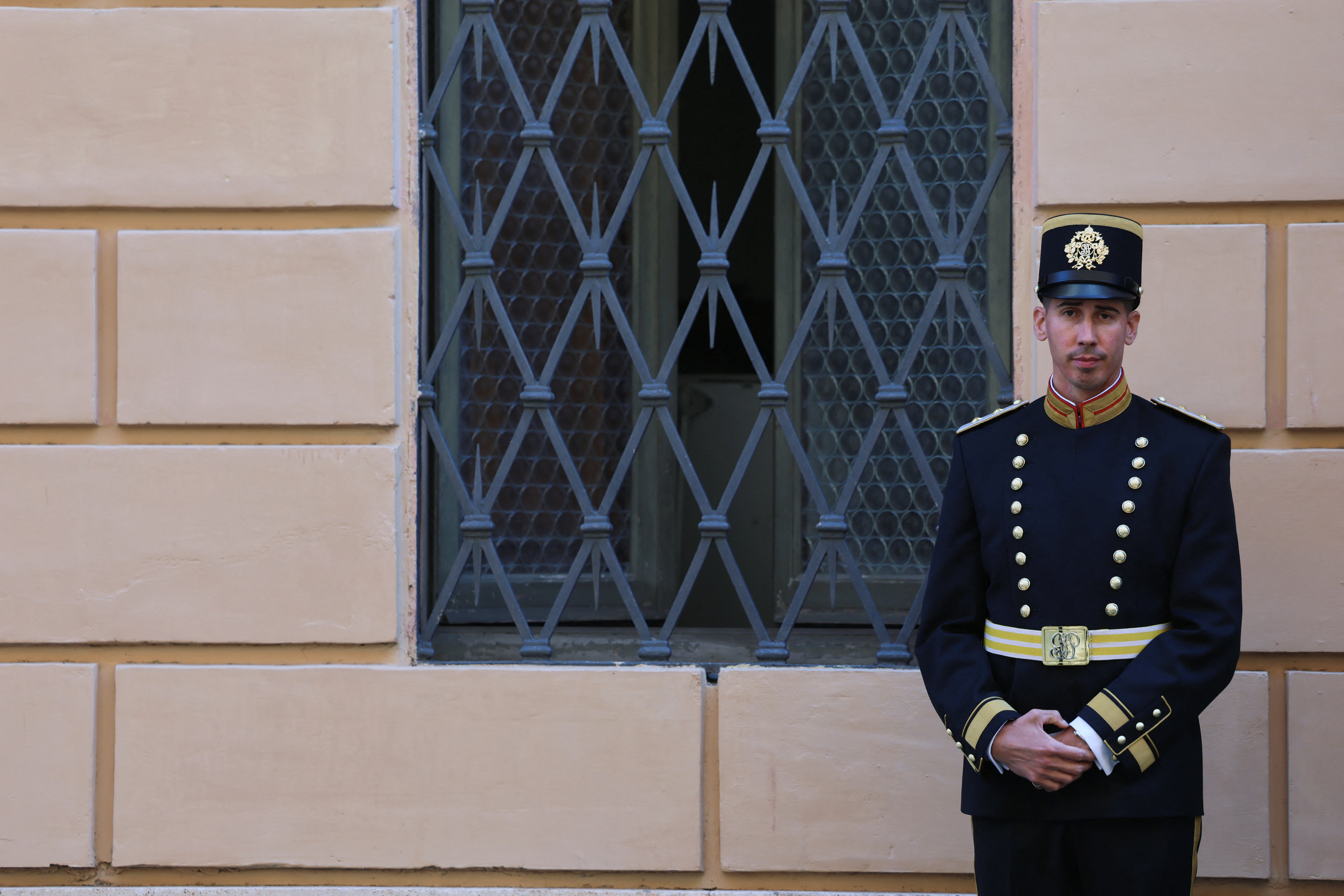 Švicarska garda v Vatikanu je razkrila novo uniformo, namenjeno le izbranim pripadnikom