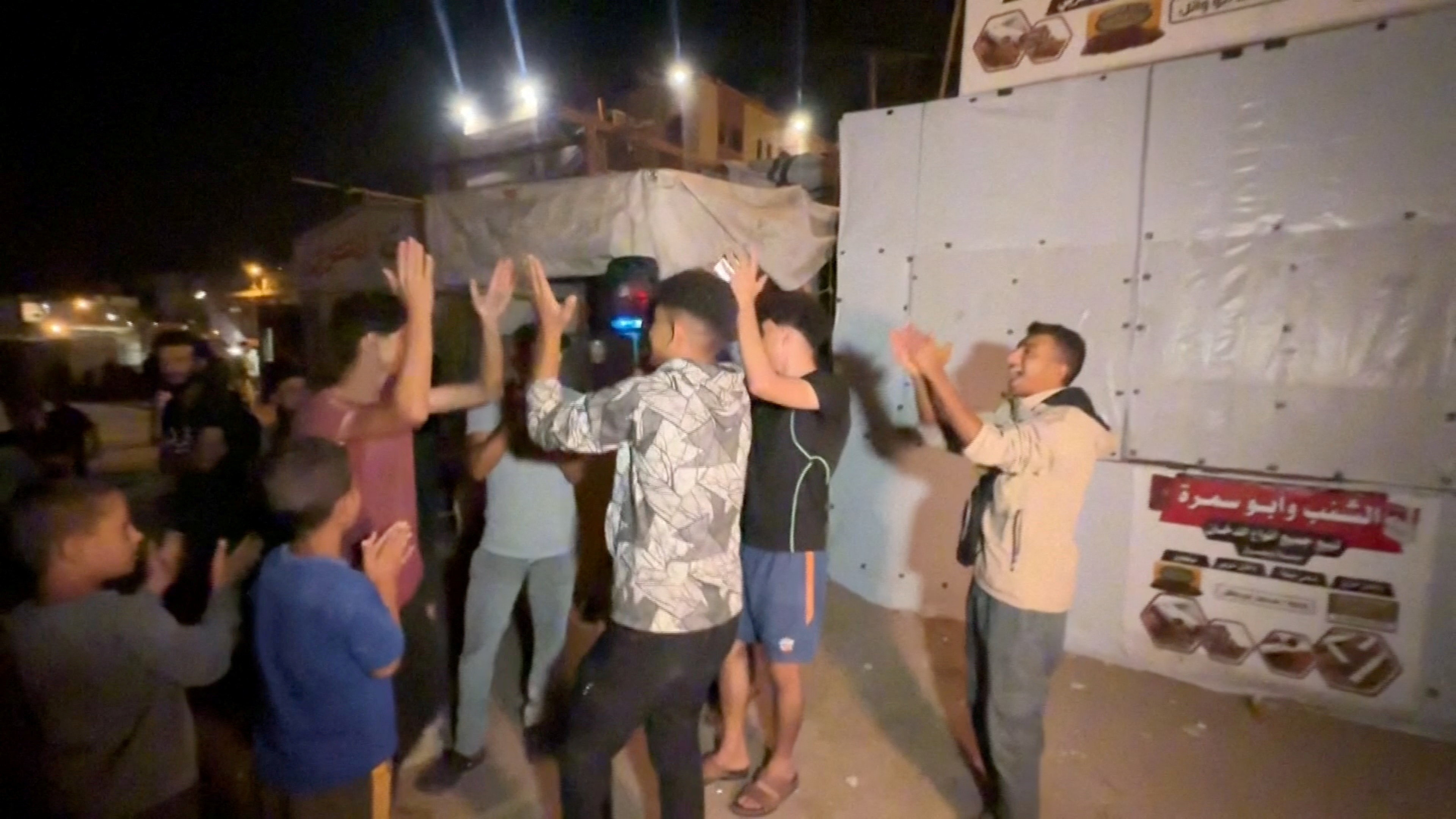 Palestinci v Han Junisu slavijo dogovor med Izraelom in Hamasom