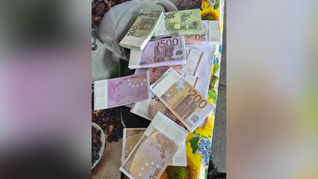 zaplenjeni ponarejeni evrski bankovci denar evri v Romuniji