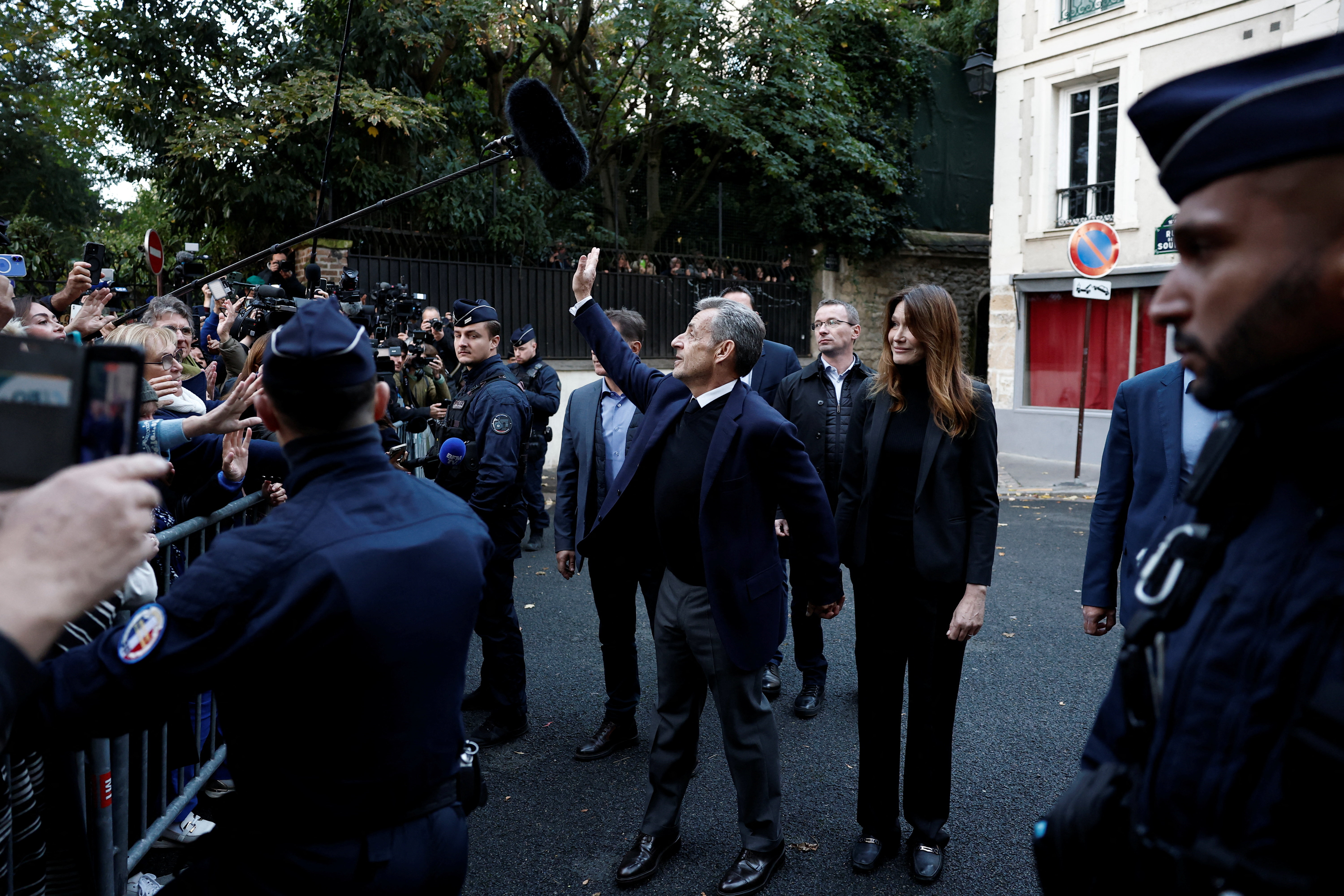 Nicolas Sarkozy prispel v zapor