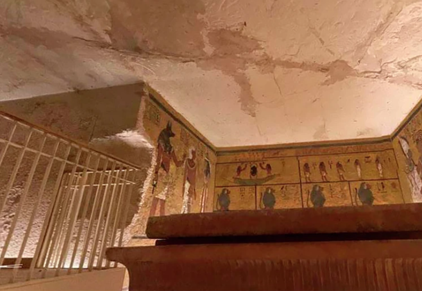 razpoke v Tutankamonovi grobnici