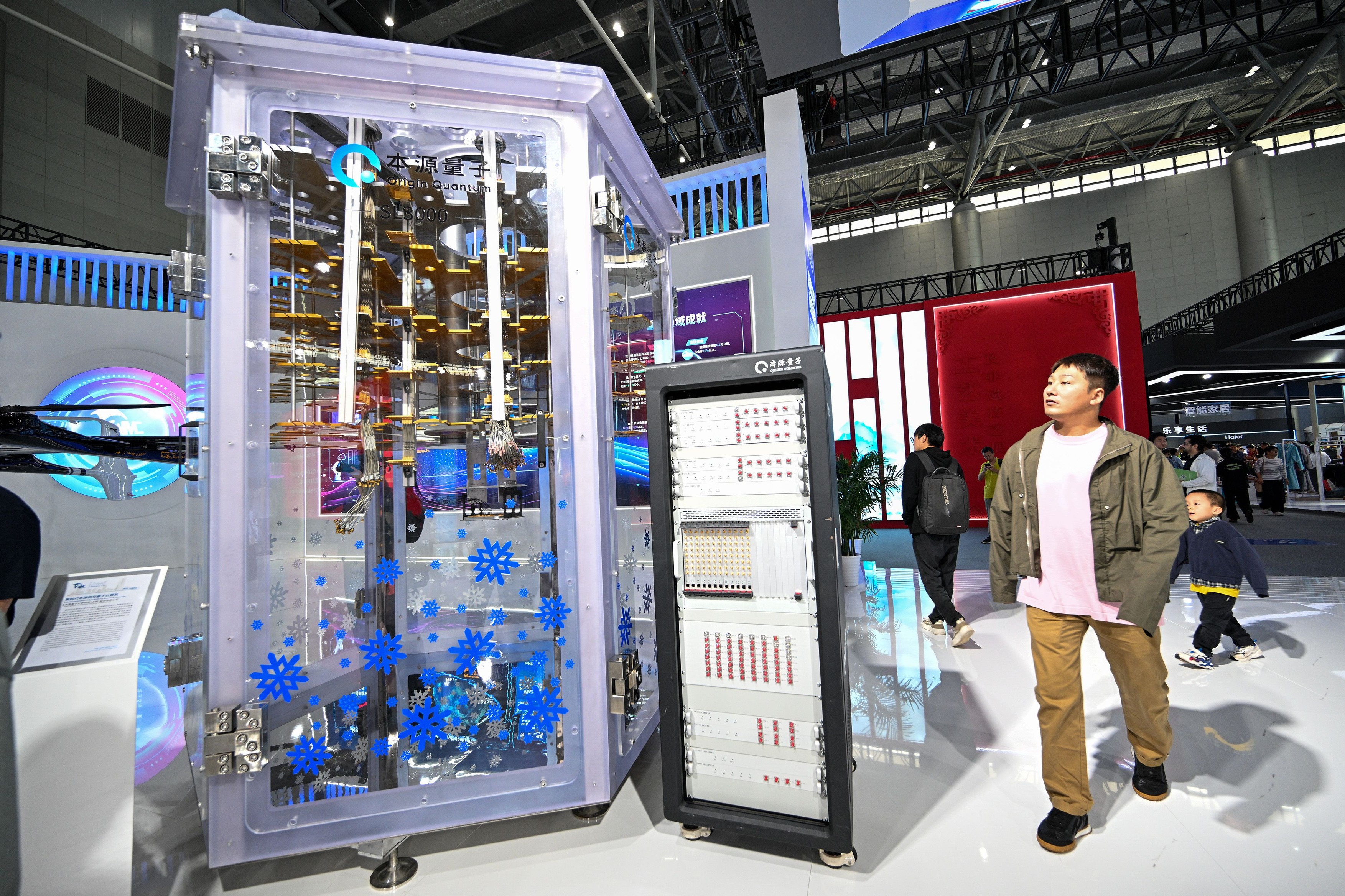 kvantni računalnik četrte generacije proizvajalca Origin Quantum na razstavi na Kitajskem