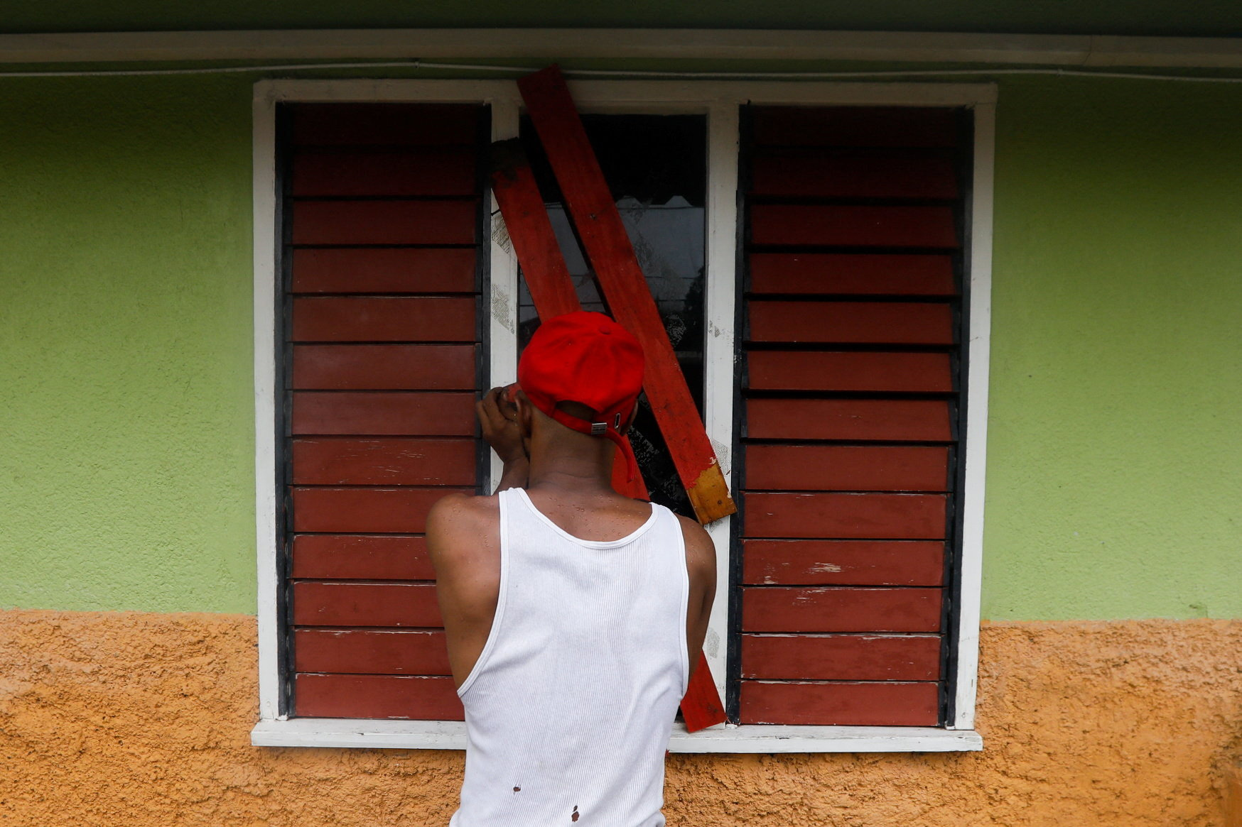 Domačini na Jamajki se pripravljajo na prihod orkana Melissa