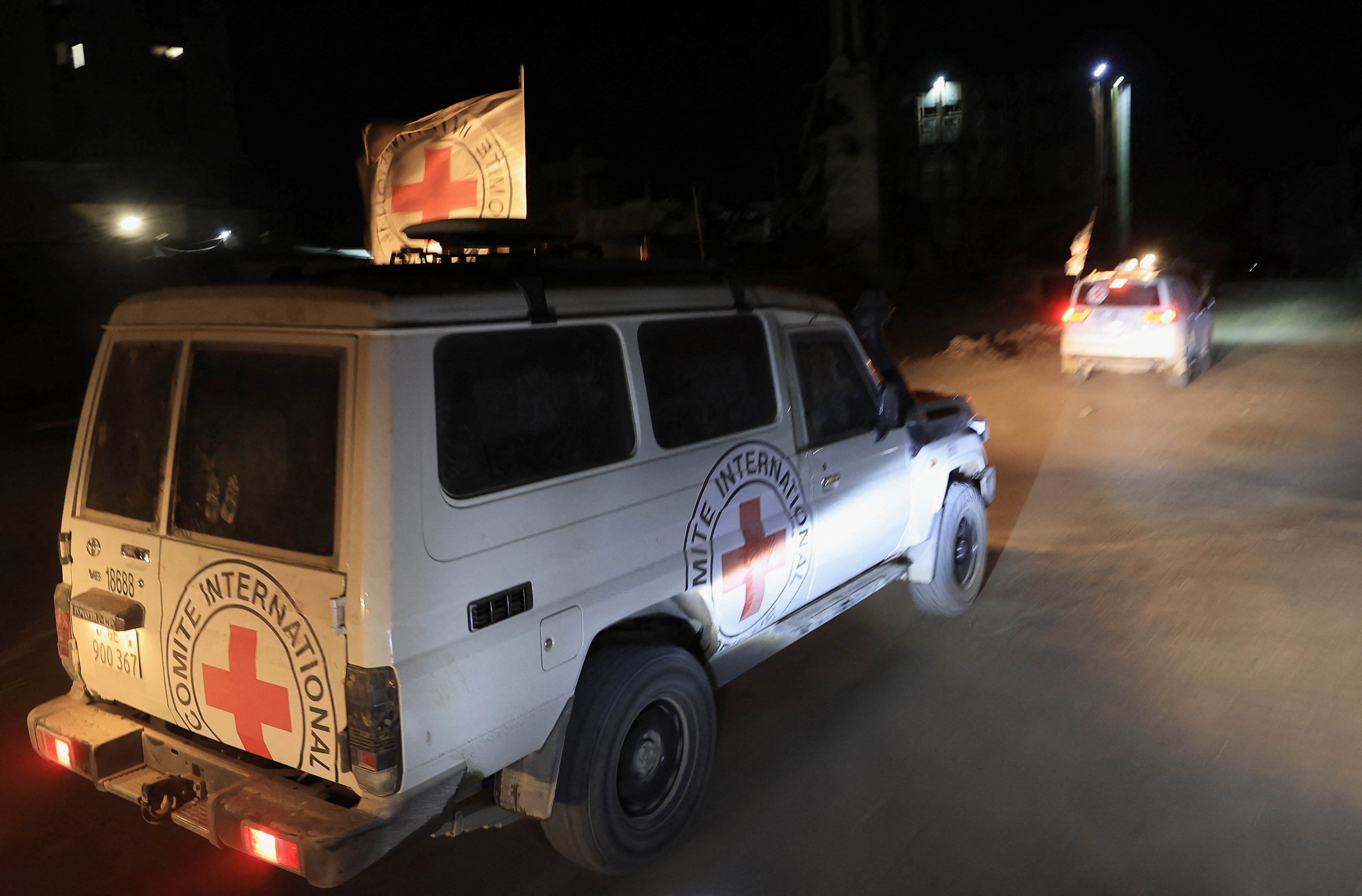 Rdeči križ prevaža posmrtne ostanke izraelskih talcev