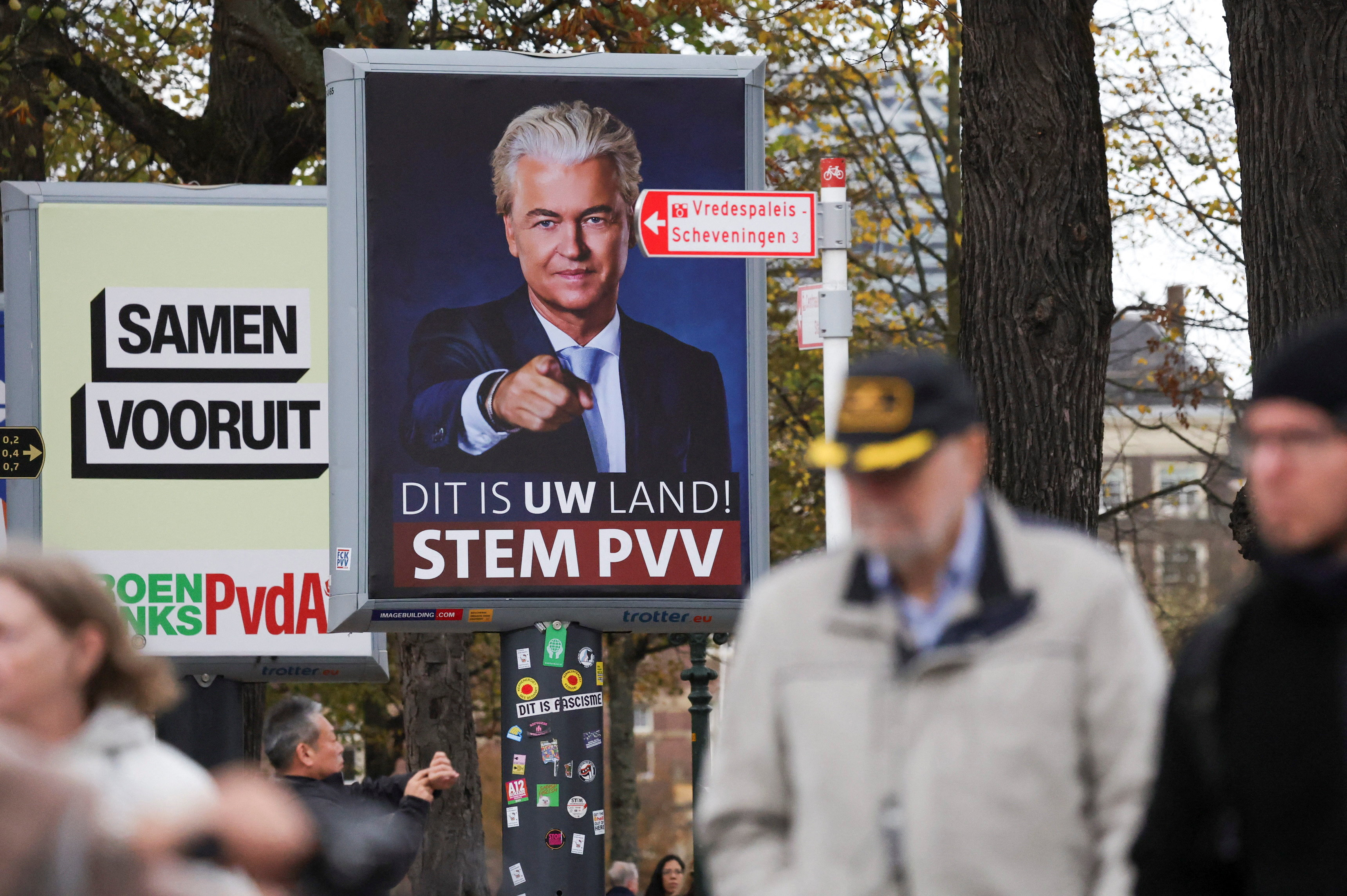 Geert Wilders na predvolilnem plakatu
