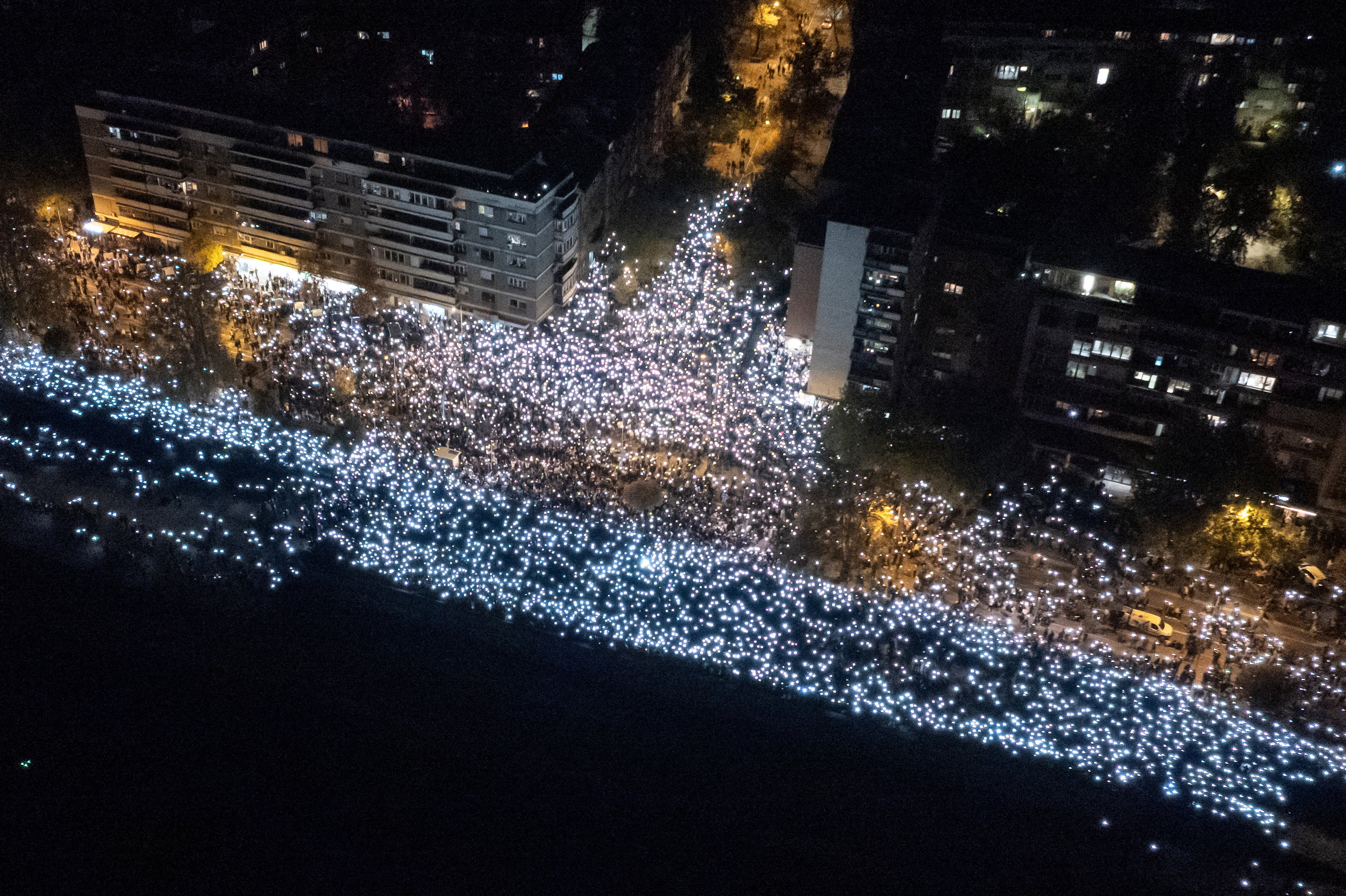 16 minut tišine ob Donavi na koncu shoda v Novem Sadu