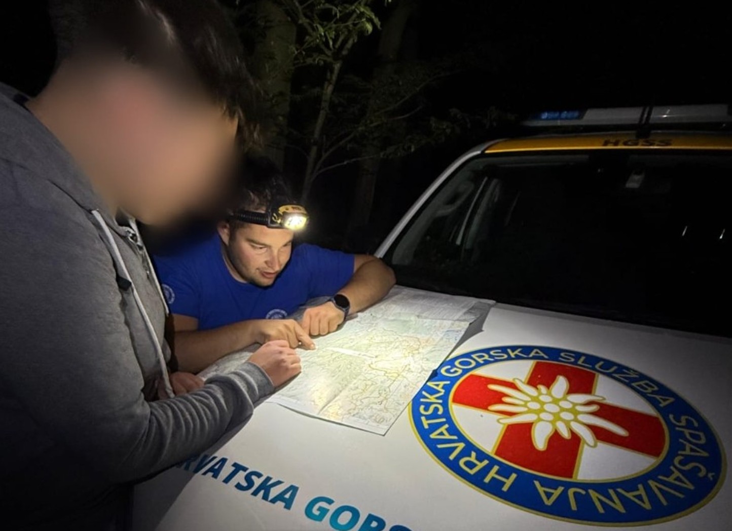 Hrvaška gorska reševalna služba HGSS v akciji reševanja izgubljenega pohodnika na Sljemenu