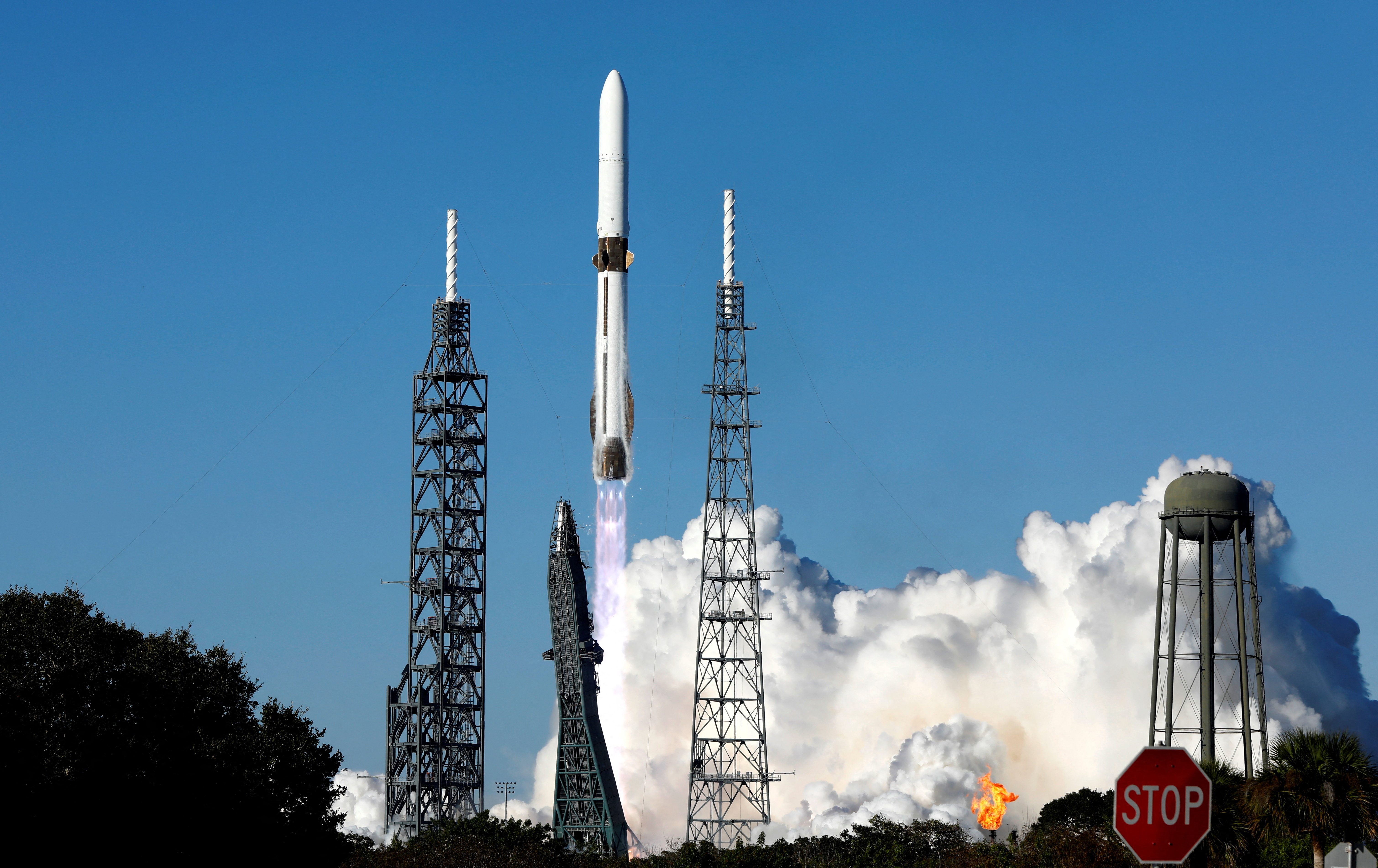 Podjetje Blue Origin izstrelilo raketo z Nasinimi plovili, namenjenimi na Mars