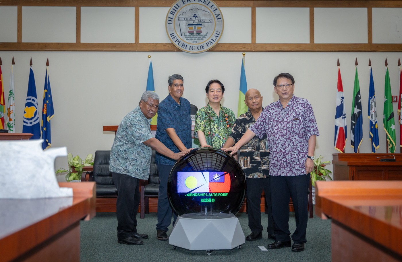 tajvanski predsednik Laj Čing na obisku v Palauu pri predsedniku Surangel Whippsu, dec 2024