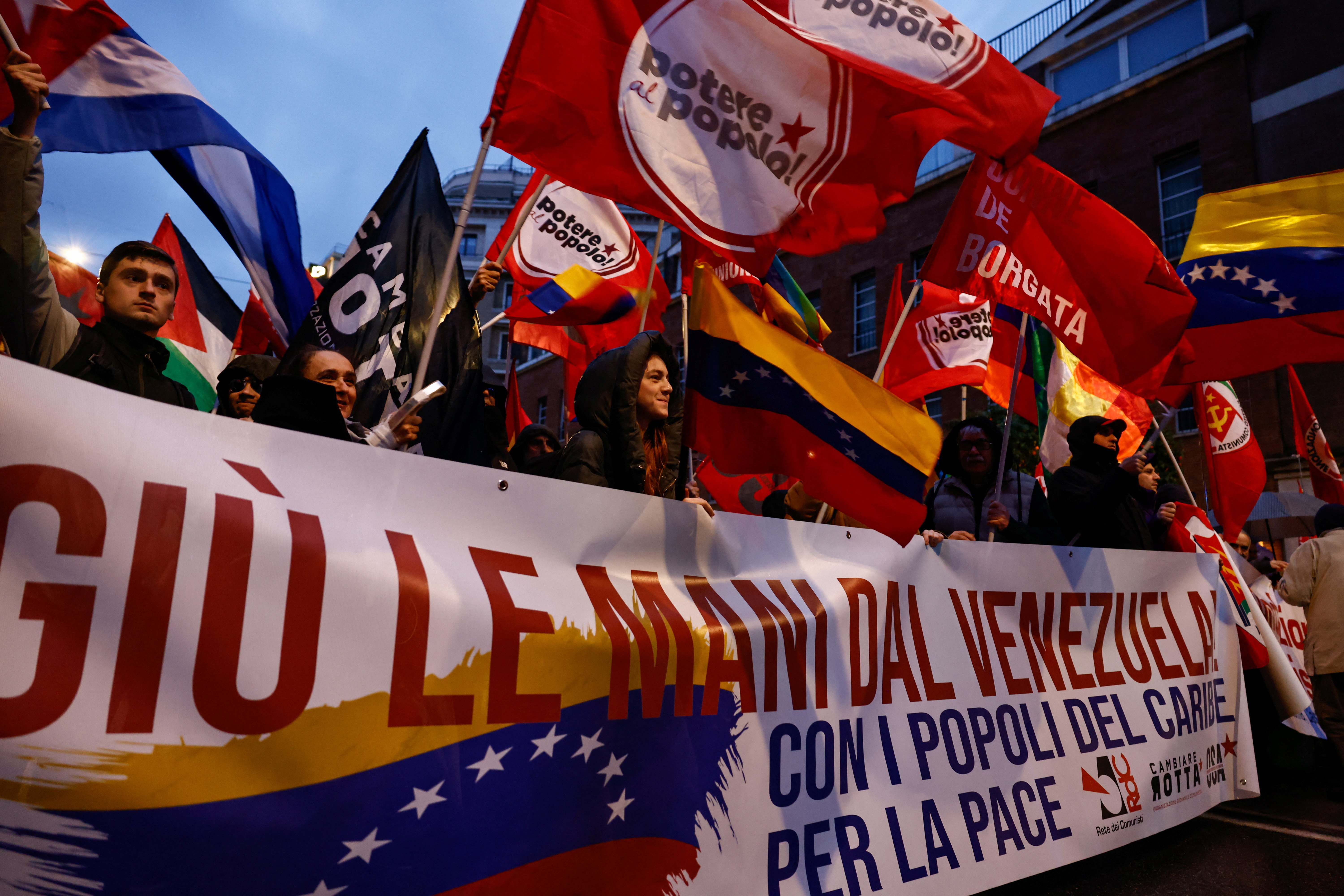 Protesti proti napadom ZDA na Venezuelo v Rimu