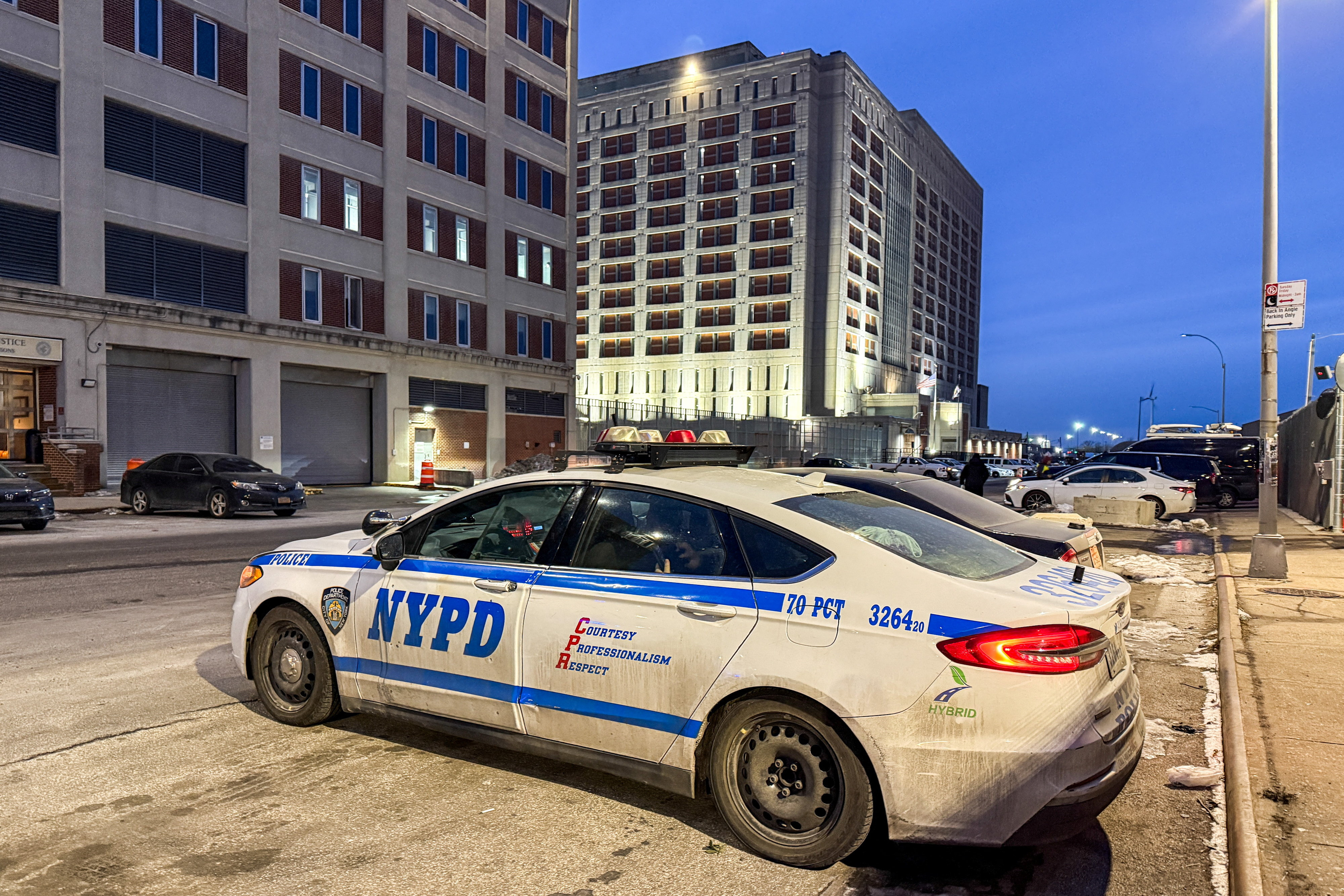 Metropolitanski priporni center, MDC Brooklyn, policija