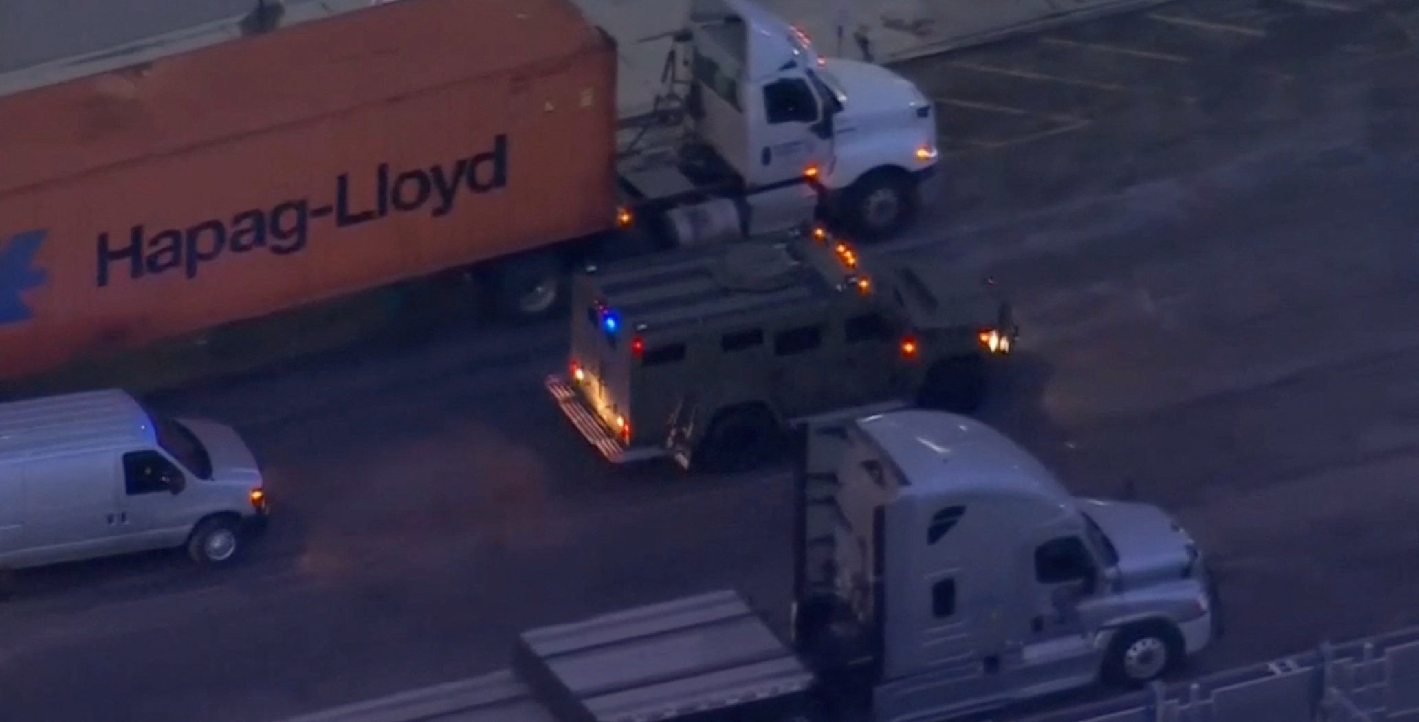 Konvoj vozil, ki naj bi Nicolasa Madura peljal na sodišče