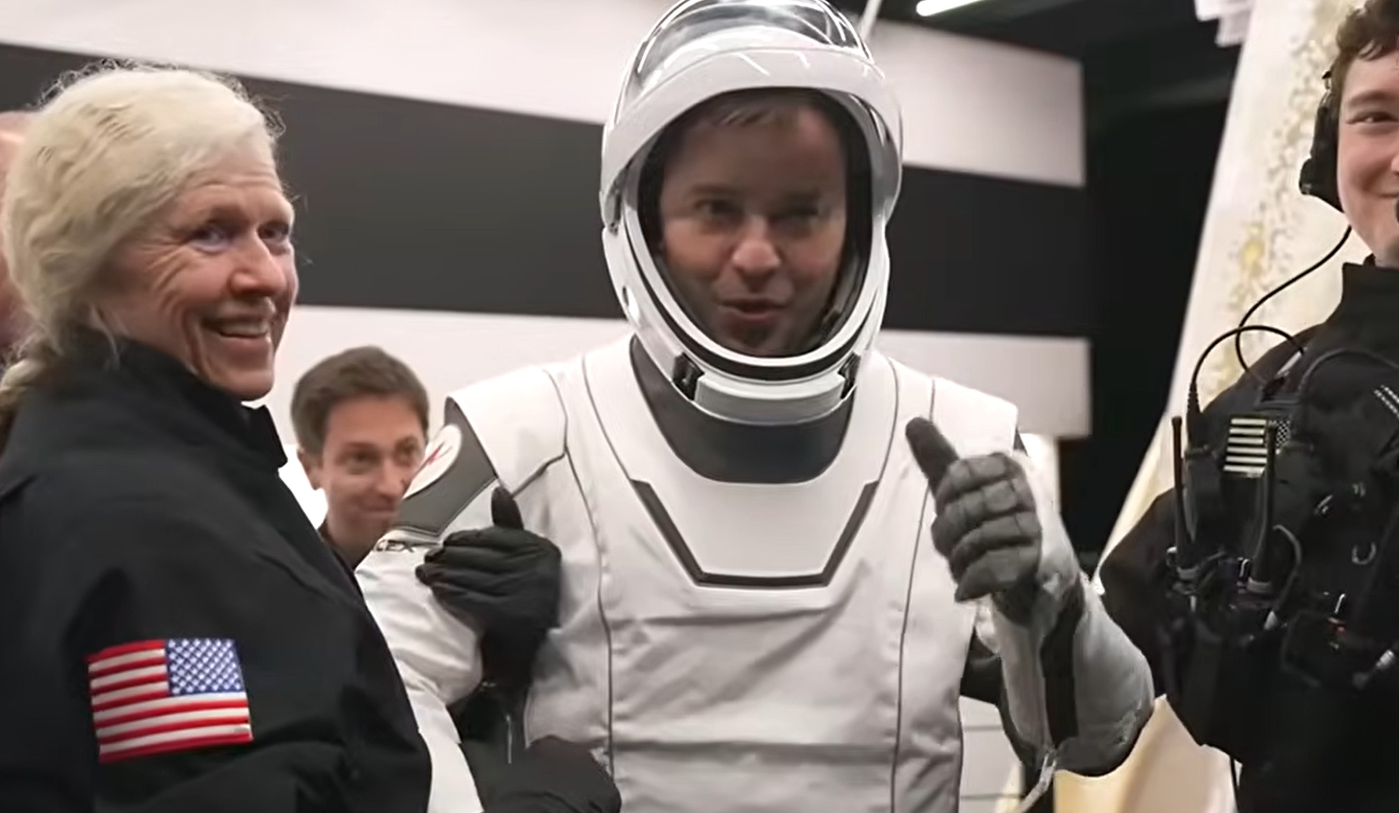 eden od članov evakuirane ekipe astronavtov z MVP