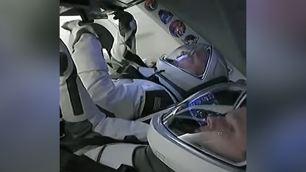 astronavti v kapsuli evakuacija z MVP