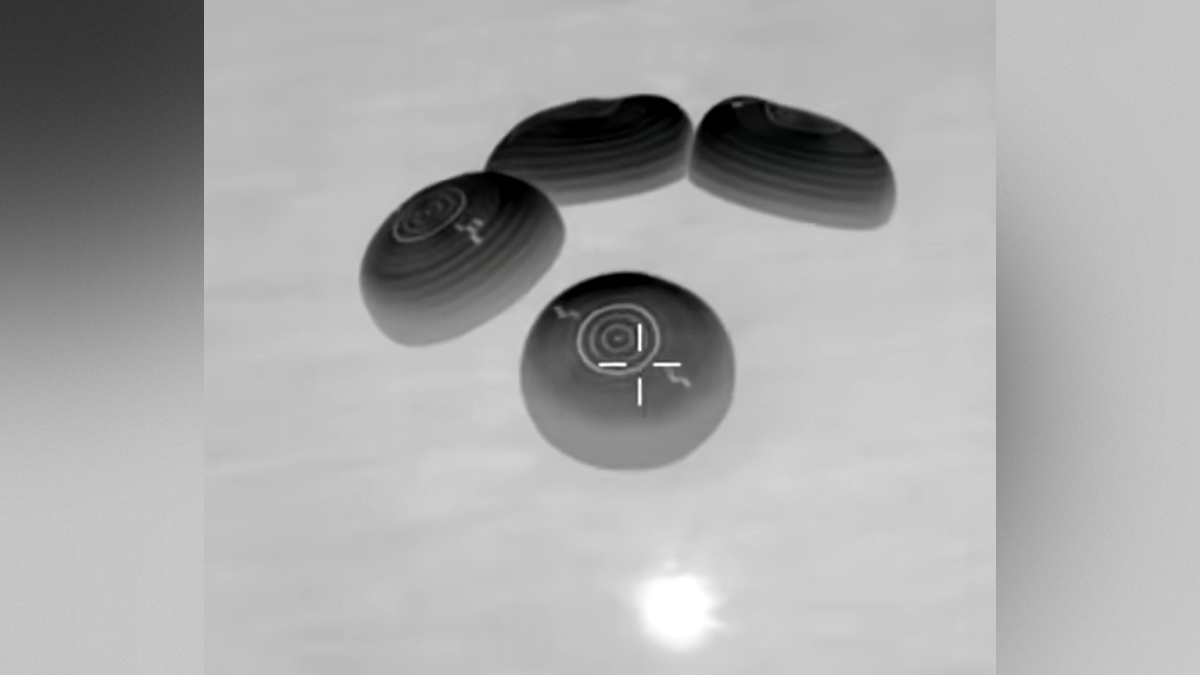 Pristajanje kapsule Crew Dragon Enedeavour z astronavti evakuiranimi z MVP