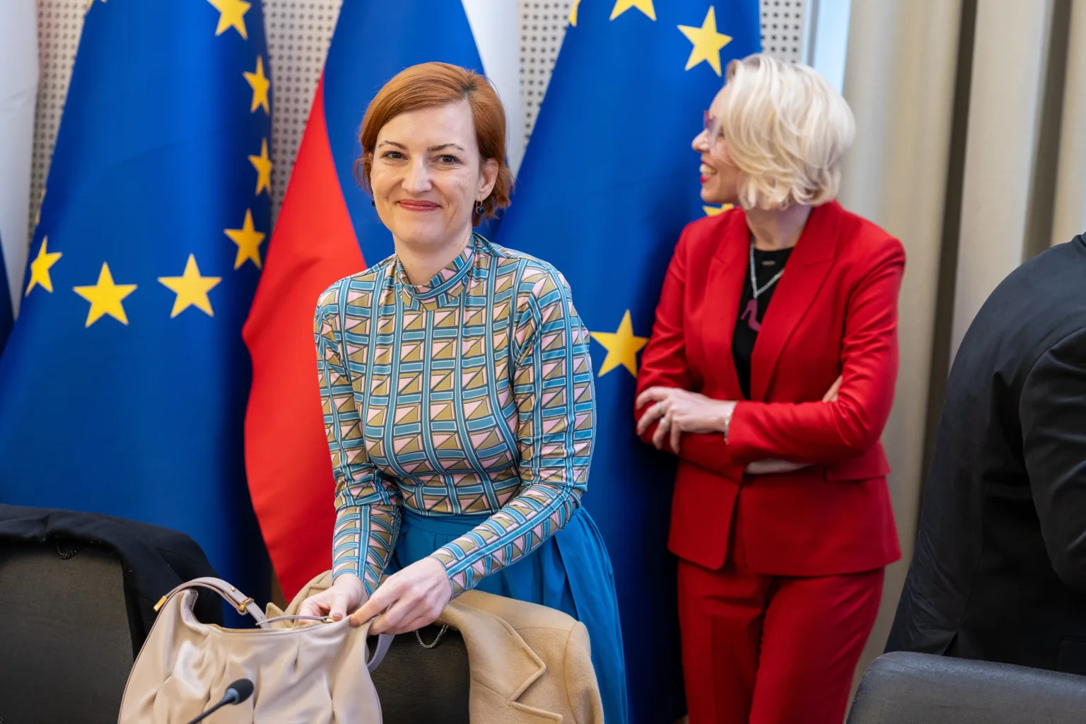 Na levi sredini preračunavajo: Asta Vrečko k prestopu nagovarjala Urško Klakočar Zupančič