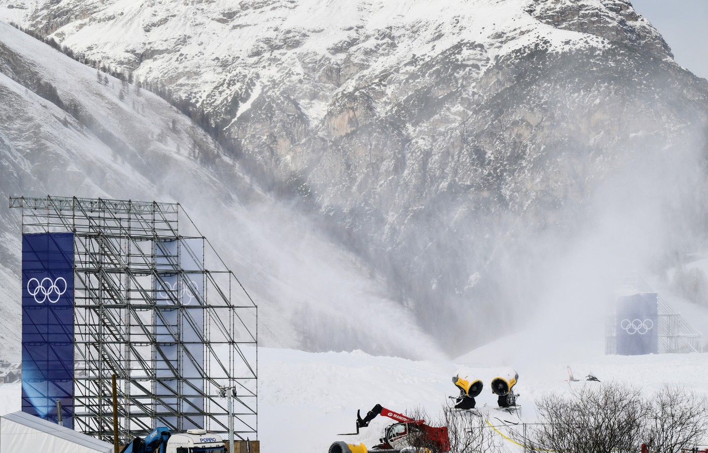 Snežni top na prizorišču zimskih olimpijskih iger 2026 Livigno, januar 2026