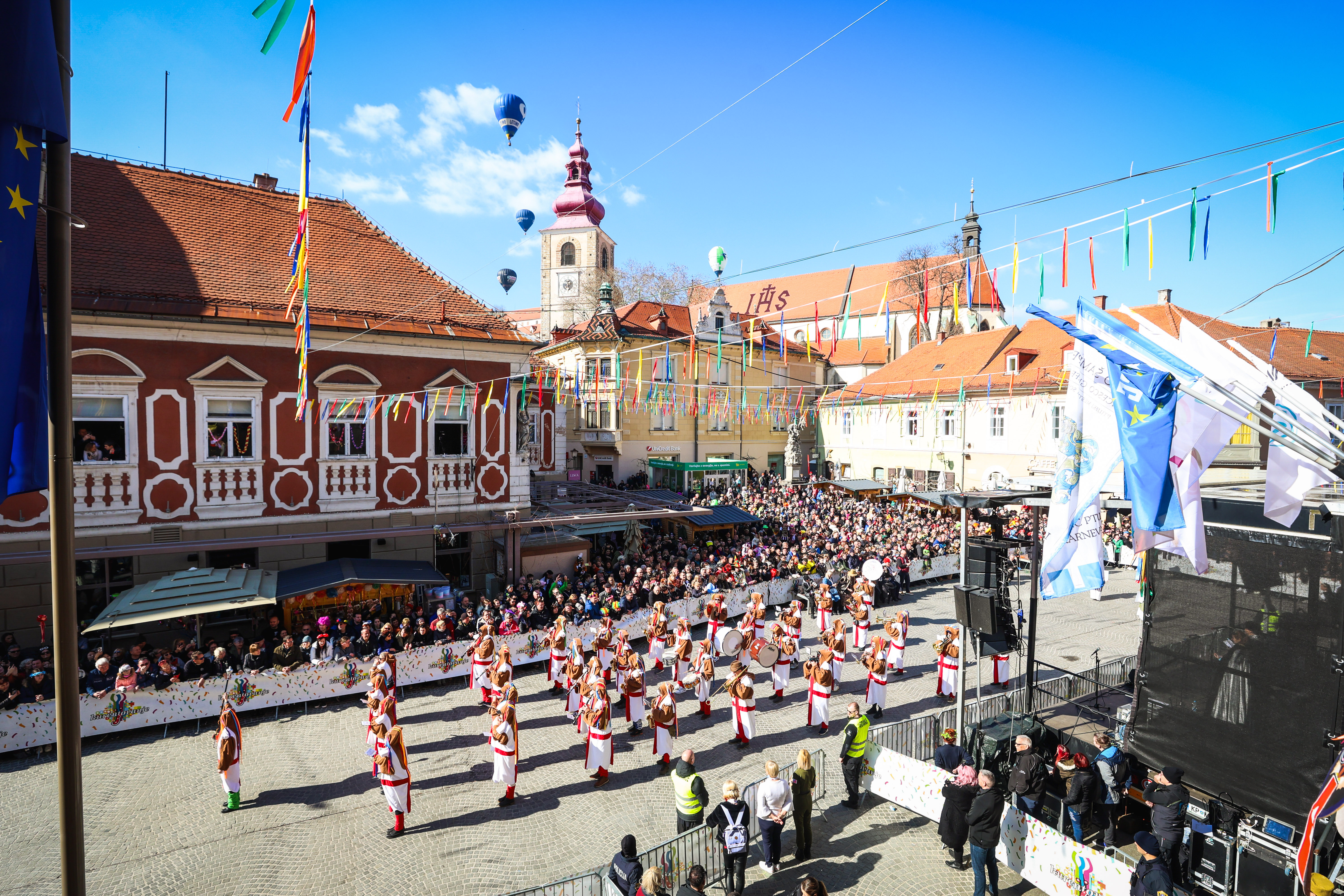 Kurentovanje na Ptuju: mednarodna povorka.