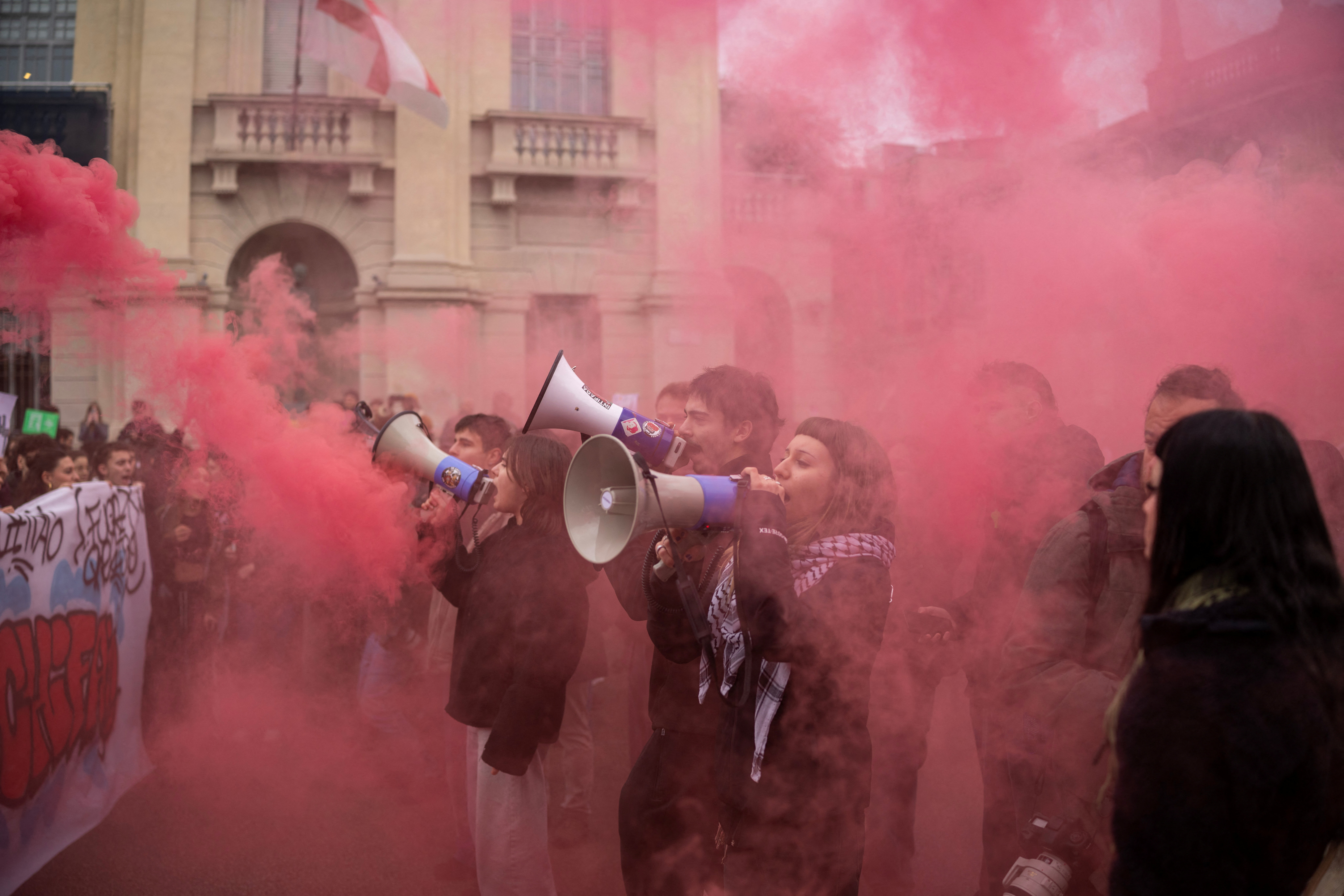 Protest proti ICE v Milanu pred začetkom zimskih olimpijskih iger