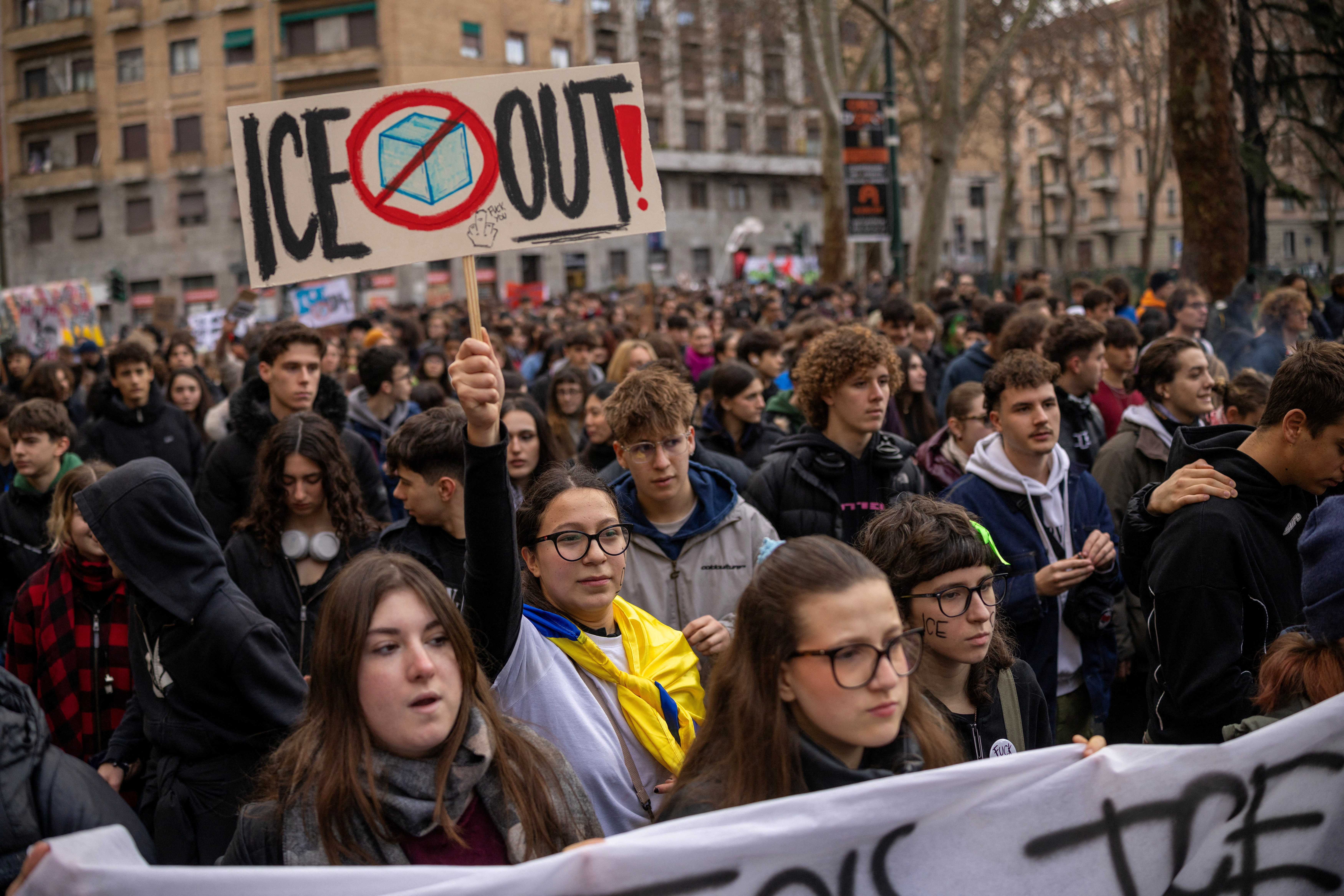 Protest proti ICE v Milanu pred začetkom zimskih olimpijskih iger