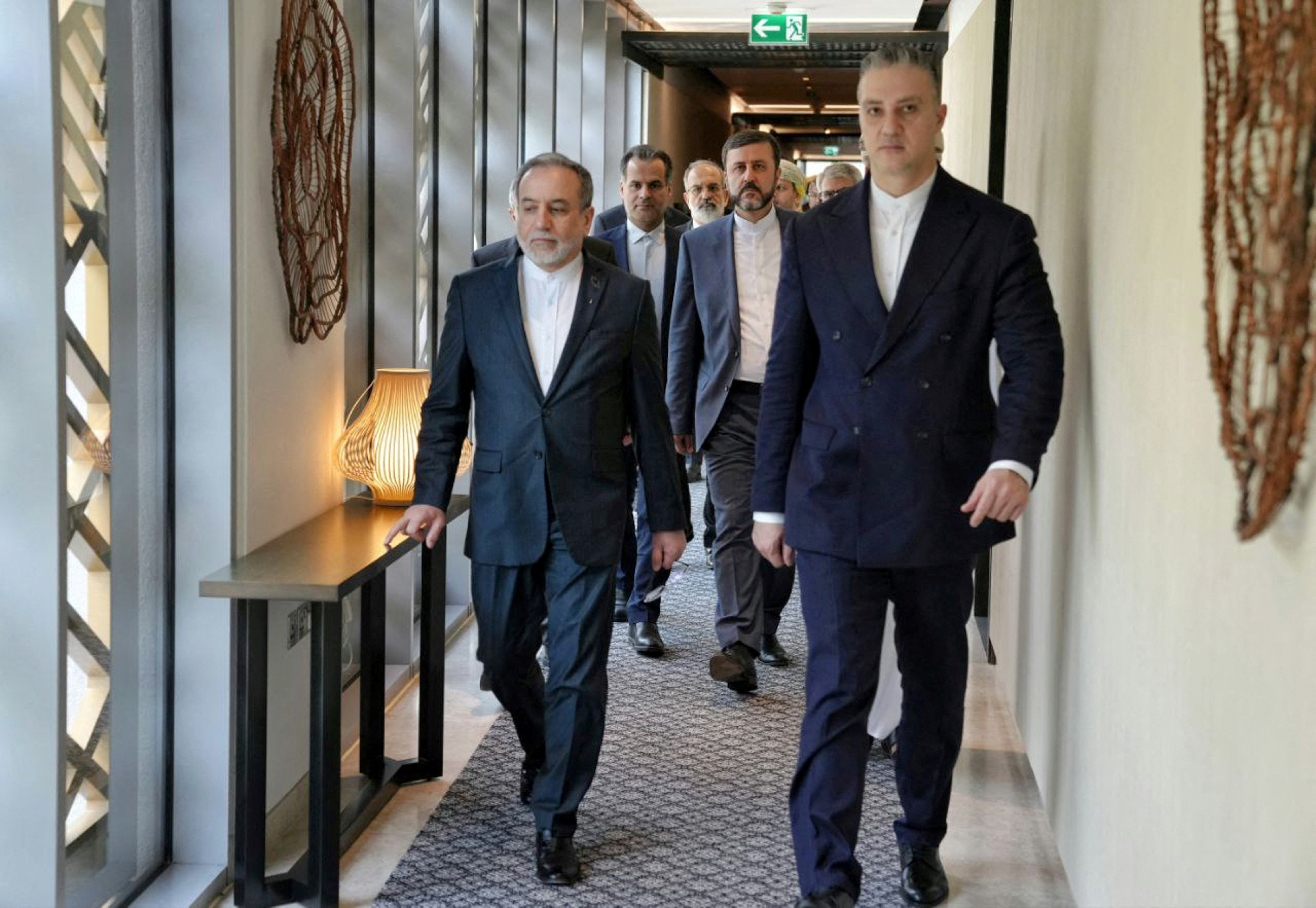 Abas Aragči z delegacijo zapušča pogajanja